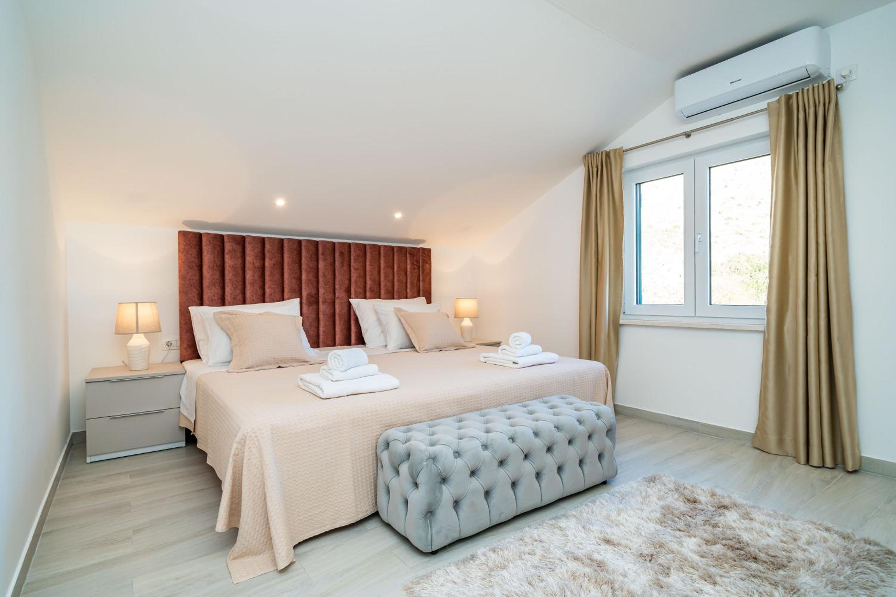 Villa Petmat - with private pool and 6 bedrooms