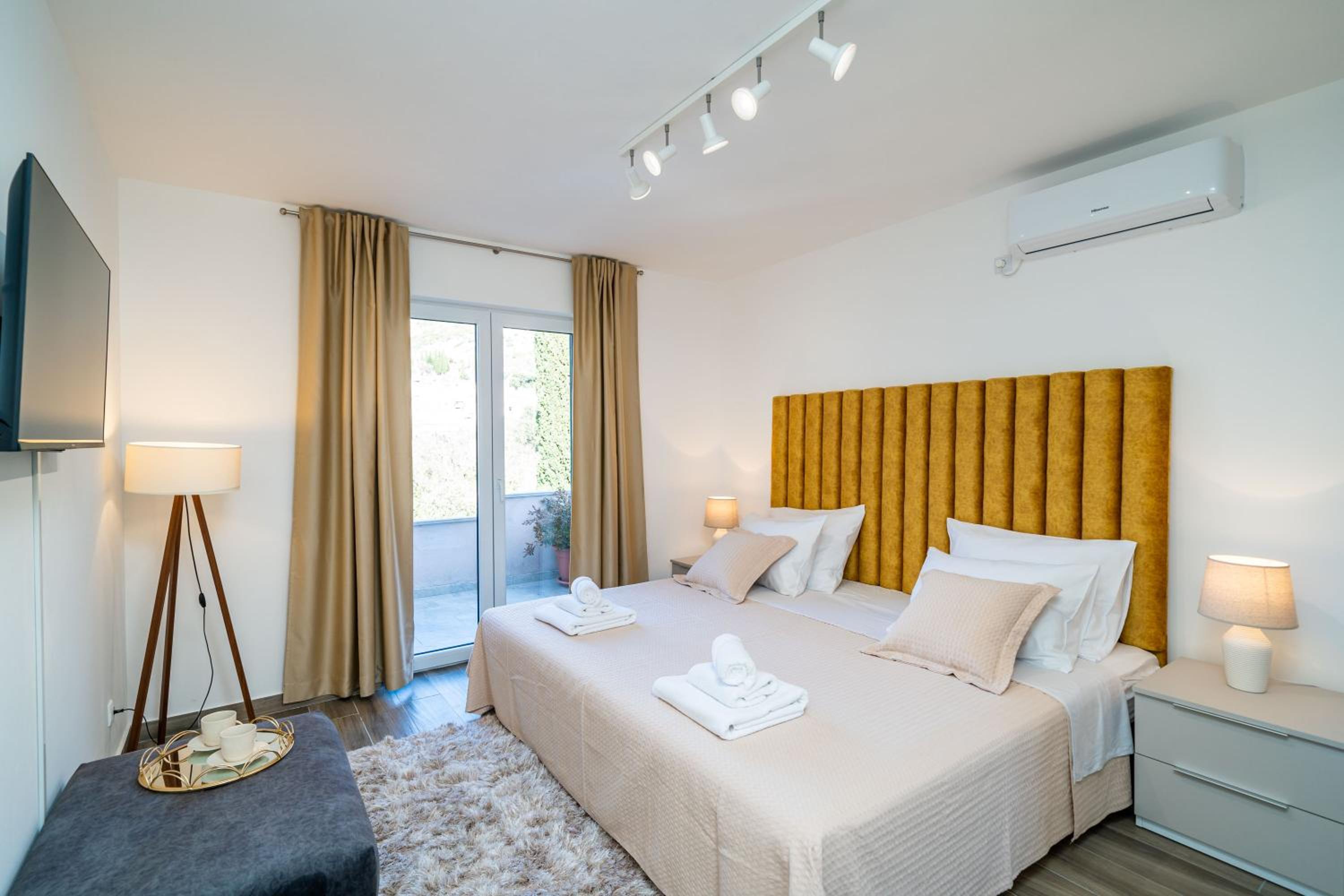 Villa Petmat - with private pool and 6 bedrooms