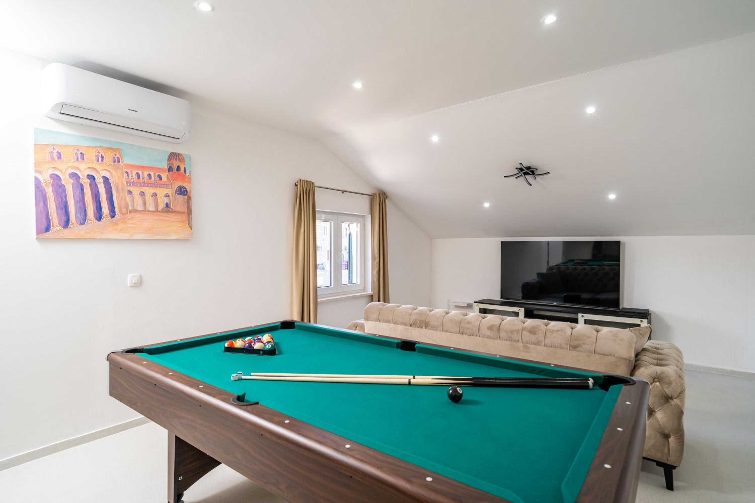 Villa Petmat - with private pool and 6 bedrooms