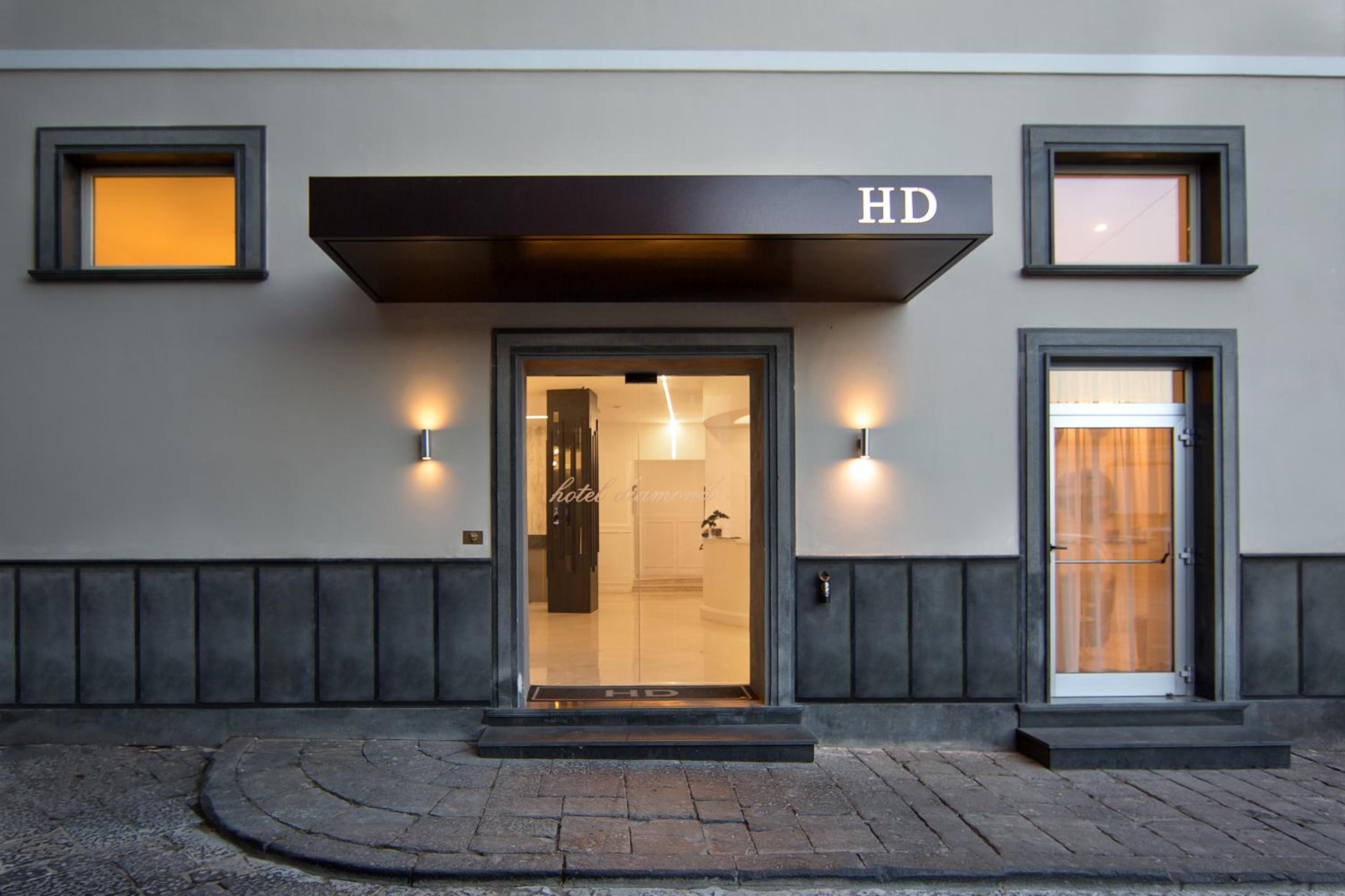 Hotel Diamond - Image 1