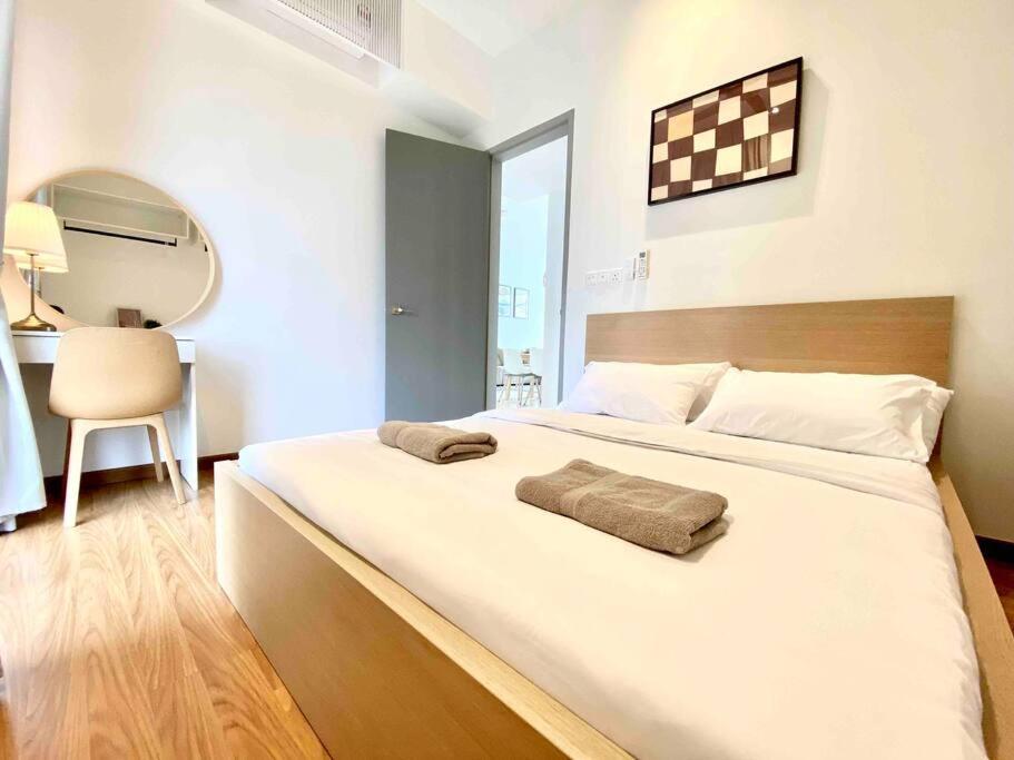 Beacon Executive Suites #Bright House warmth suite with Skypool at Georgetown photo 7