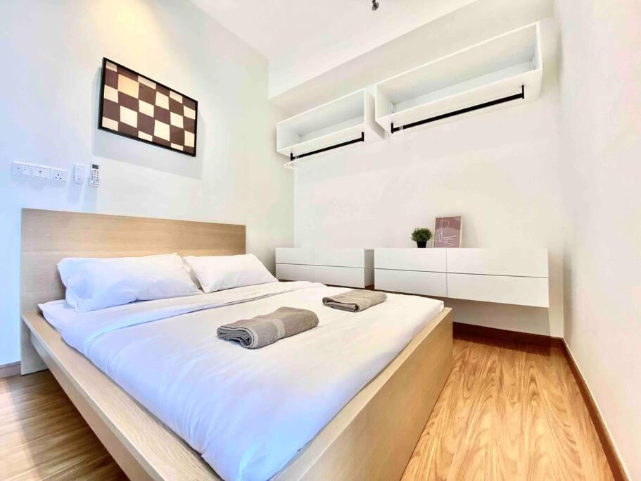 Beacon Executive Suites #Bright House warmth suite with Skypool at Georgetown photo 6