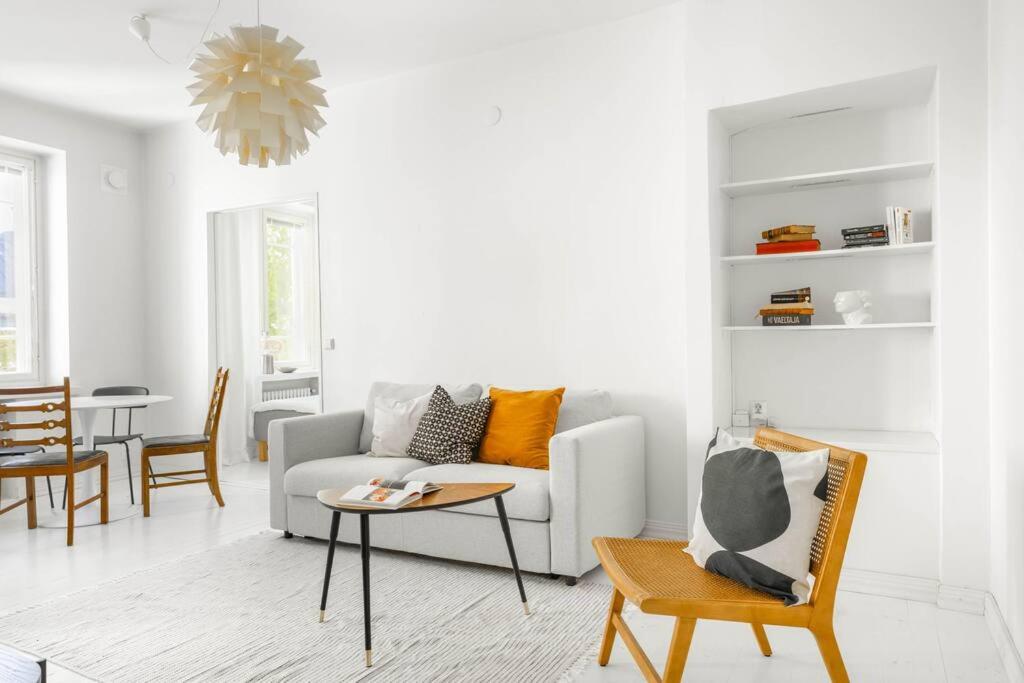 Airy and Bright one-Bedroom apt view 3