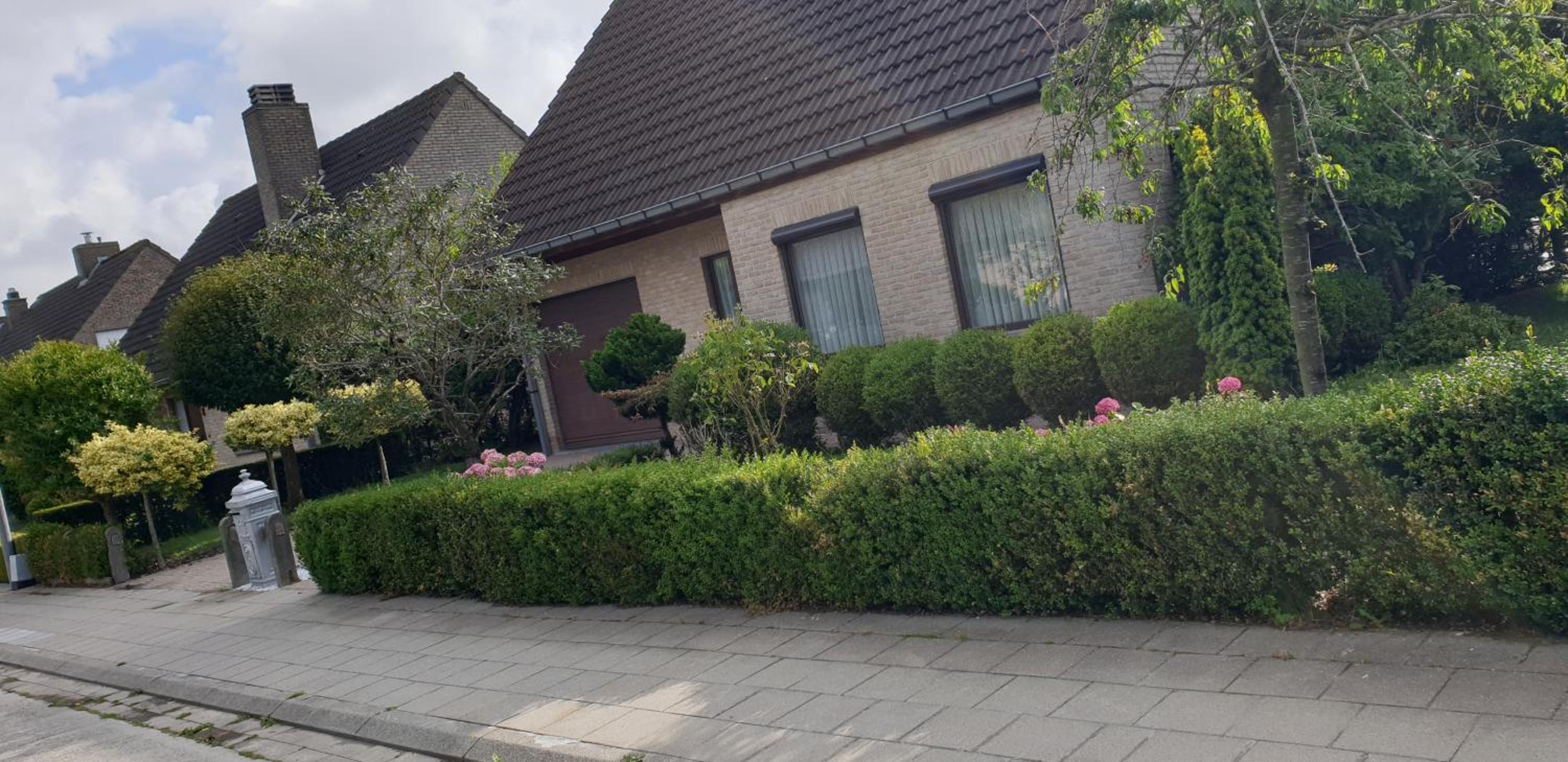 Privé kamer met eigen douche en lavabo