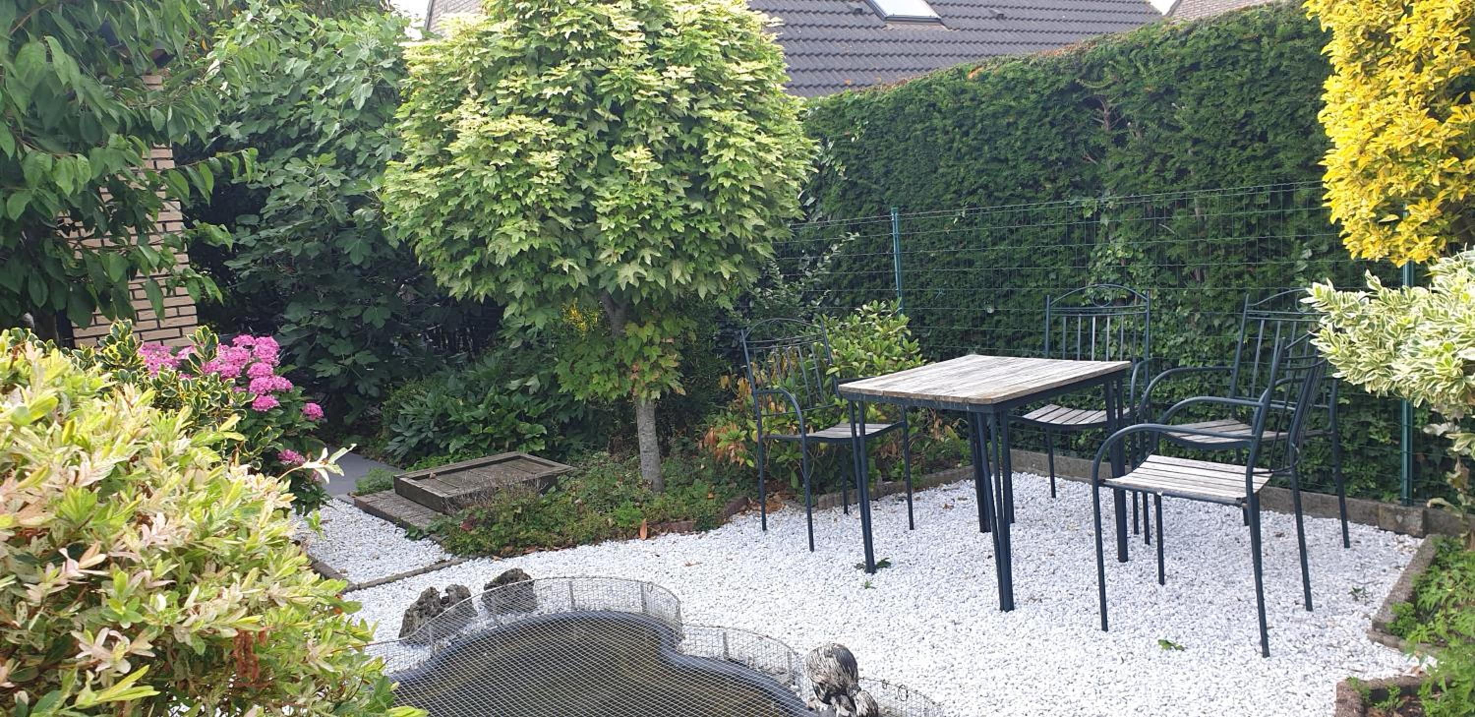 Privé kamer met eigen douche en lavabo