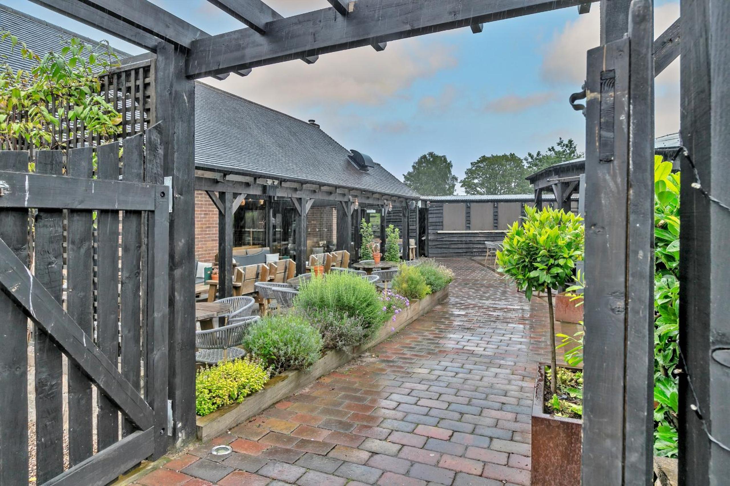 Finest Retreats - DeBarnes House