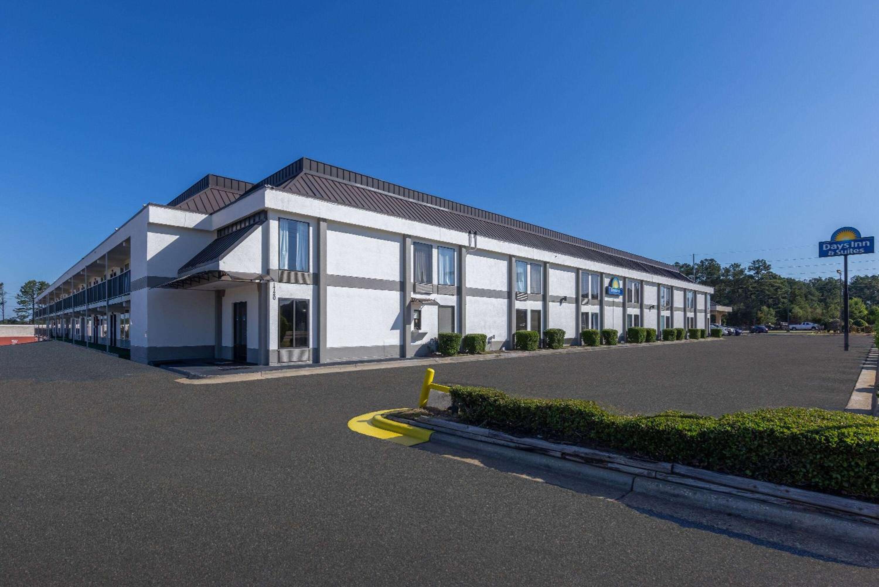 Fayetteville Vacations - Days Inn Suites by Wyndham Fort Bragg/Cross Creek Mall - Property Image 63