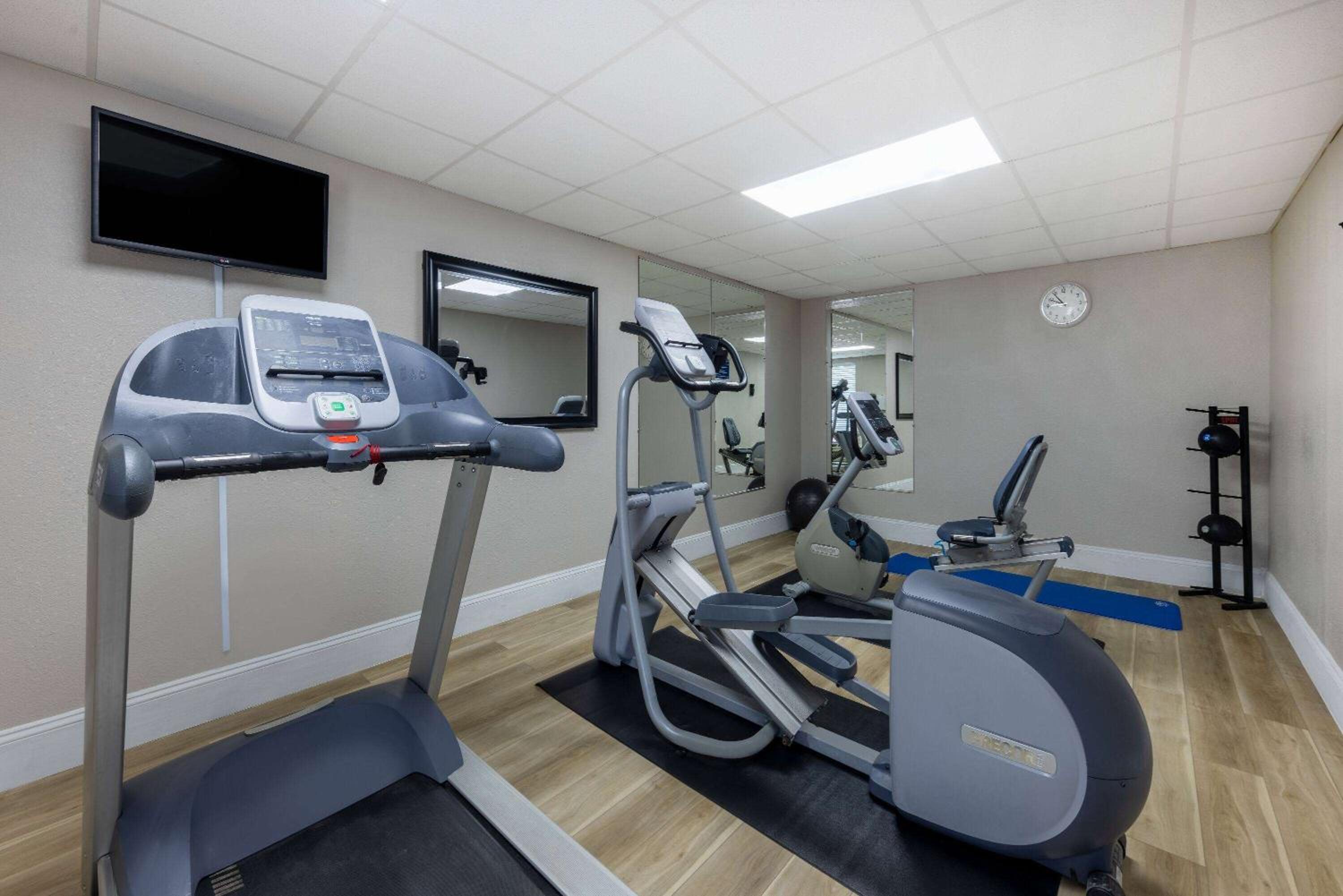 Fayetteville Vacations - Days Inn Suites by Wyndham Fort Bragg/Cross Creek Mall - Property Image 51