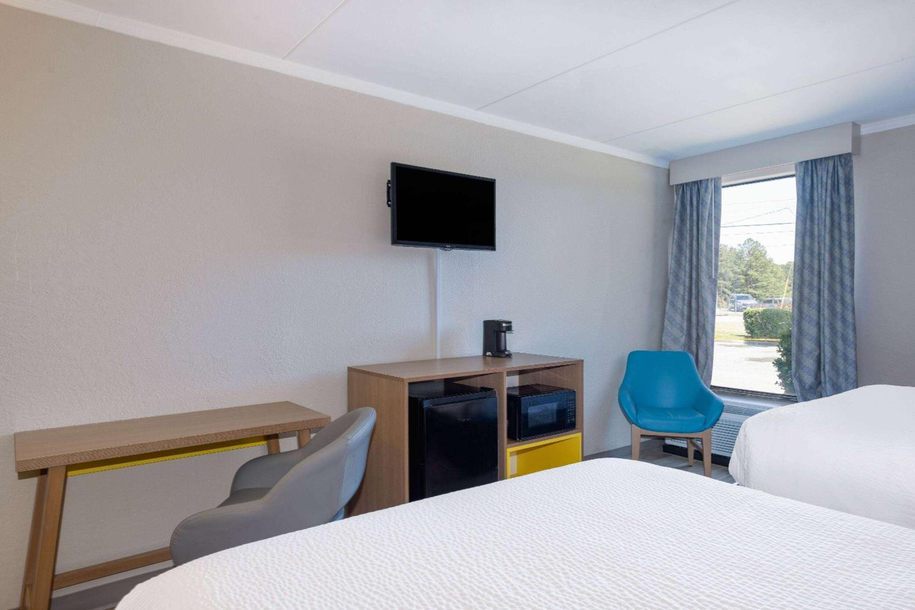 Fayetteville Vacations - Days Inn Suites by Wyndham Fort Bragg/Cross Creek Mall - Property Image 47