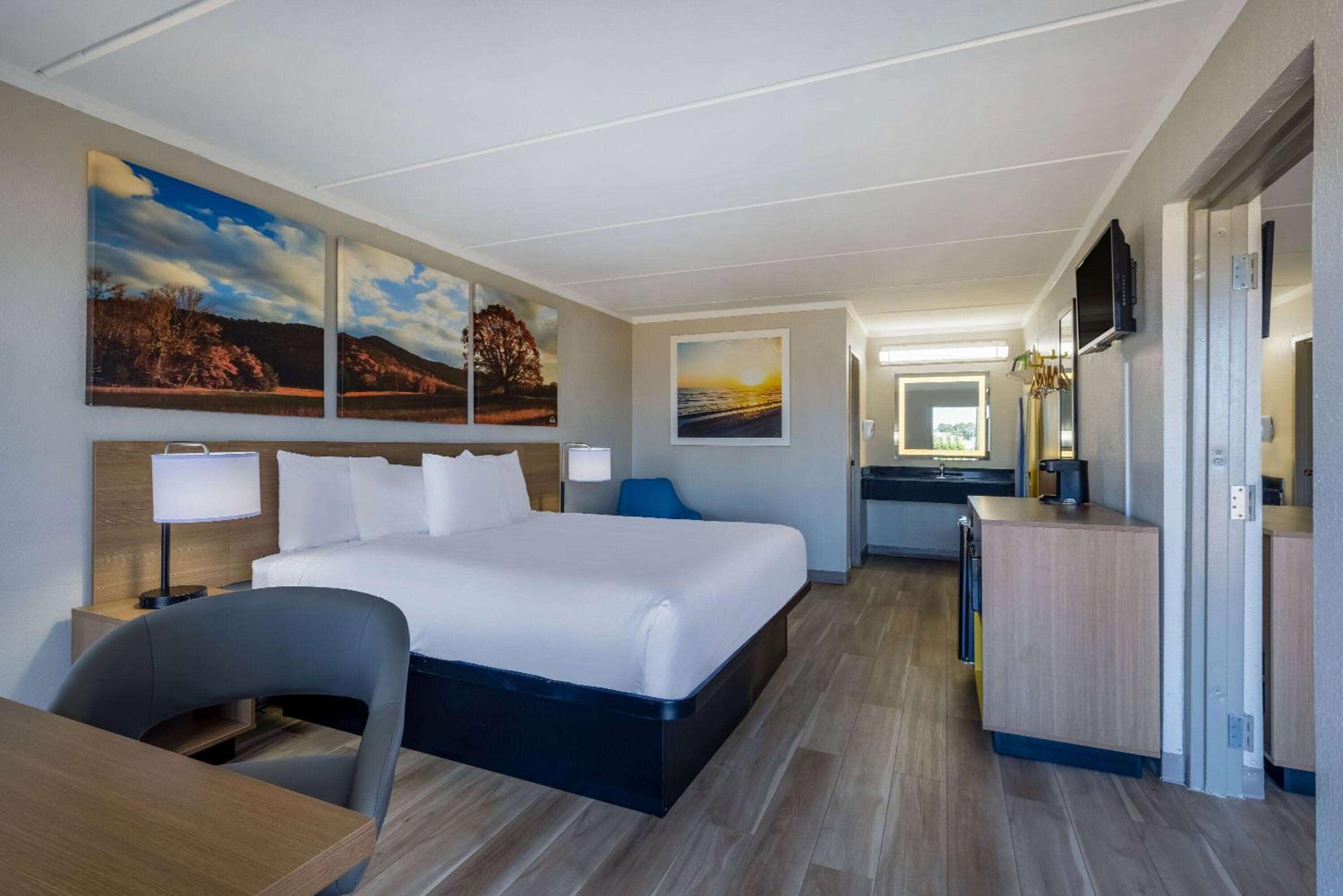 Fayetteville Vacations - Days Inn Suites by Wyndham Fort Bragg/Cross Creek Mall - Property Image 38