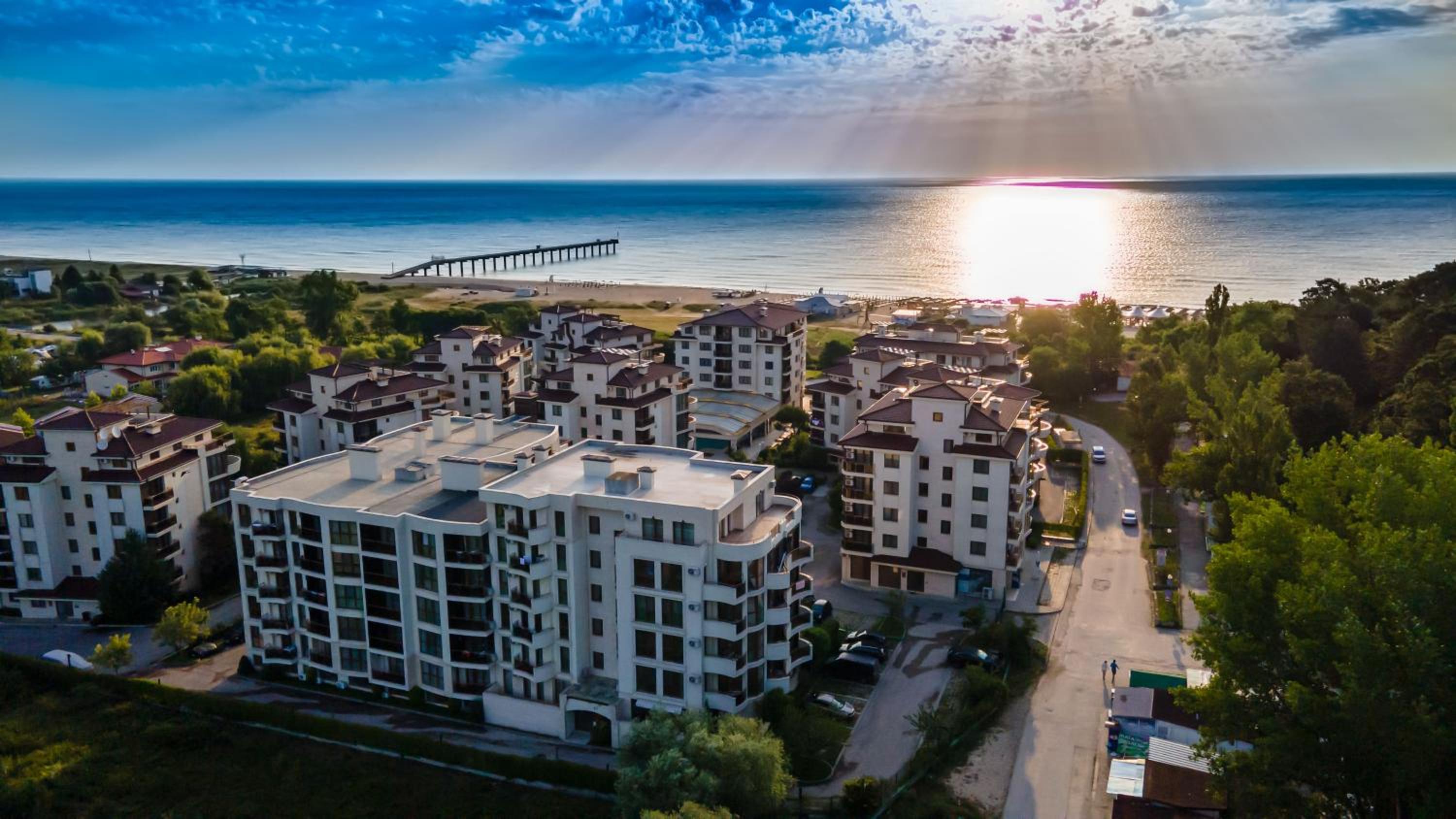 Hotel Long Beach Resort - Image 1