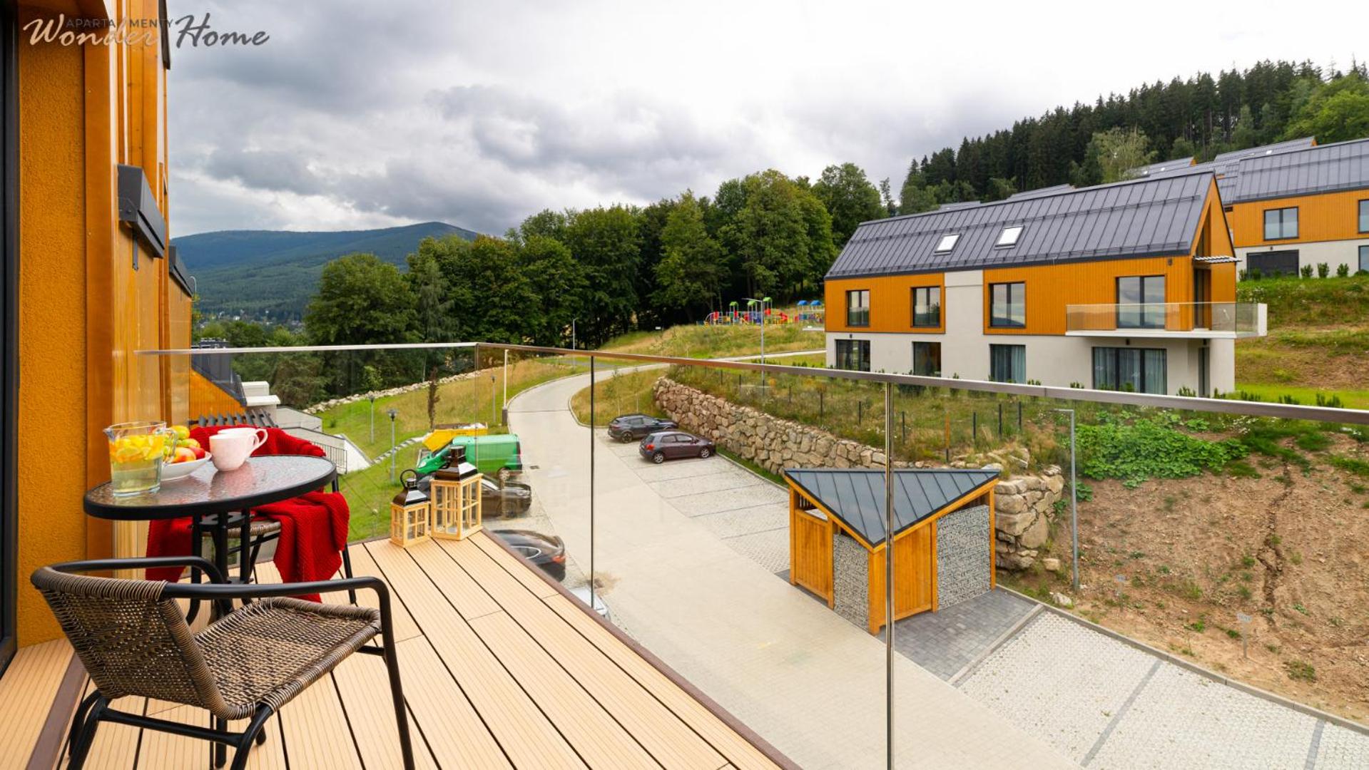 Wonder Home - Apartamenty Hillside tuż przy stoku, sklep, plac zabaw i zewnętrzna siłownia na terenie kompleksu