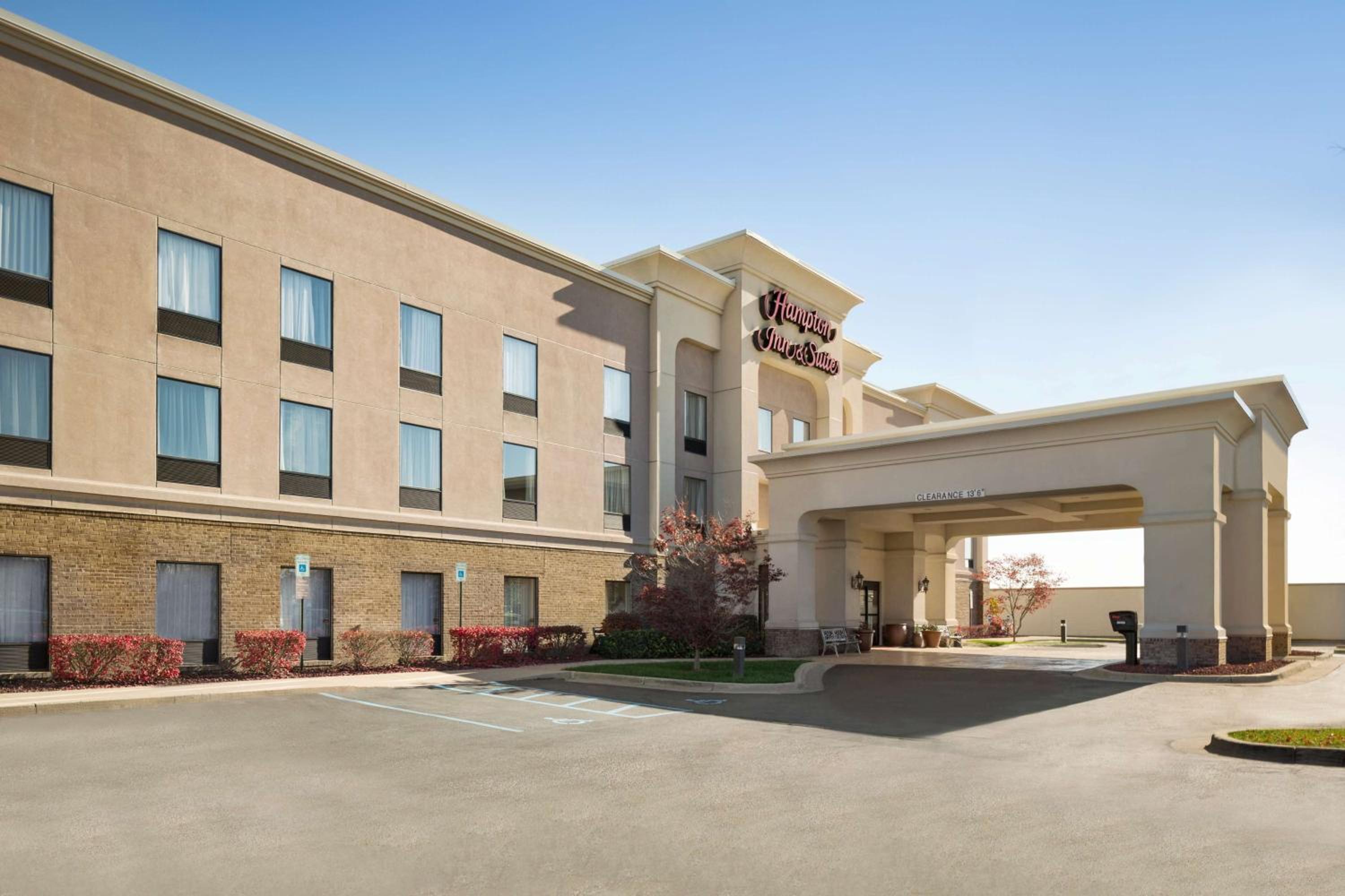 Detroit Vacations - Hampton Inn  Suites Detroit Sterling Heights - Property Image 3