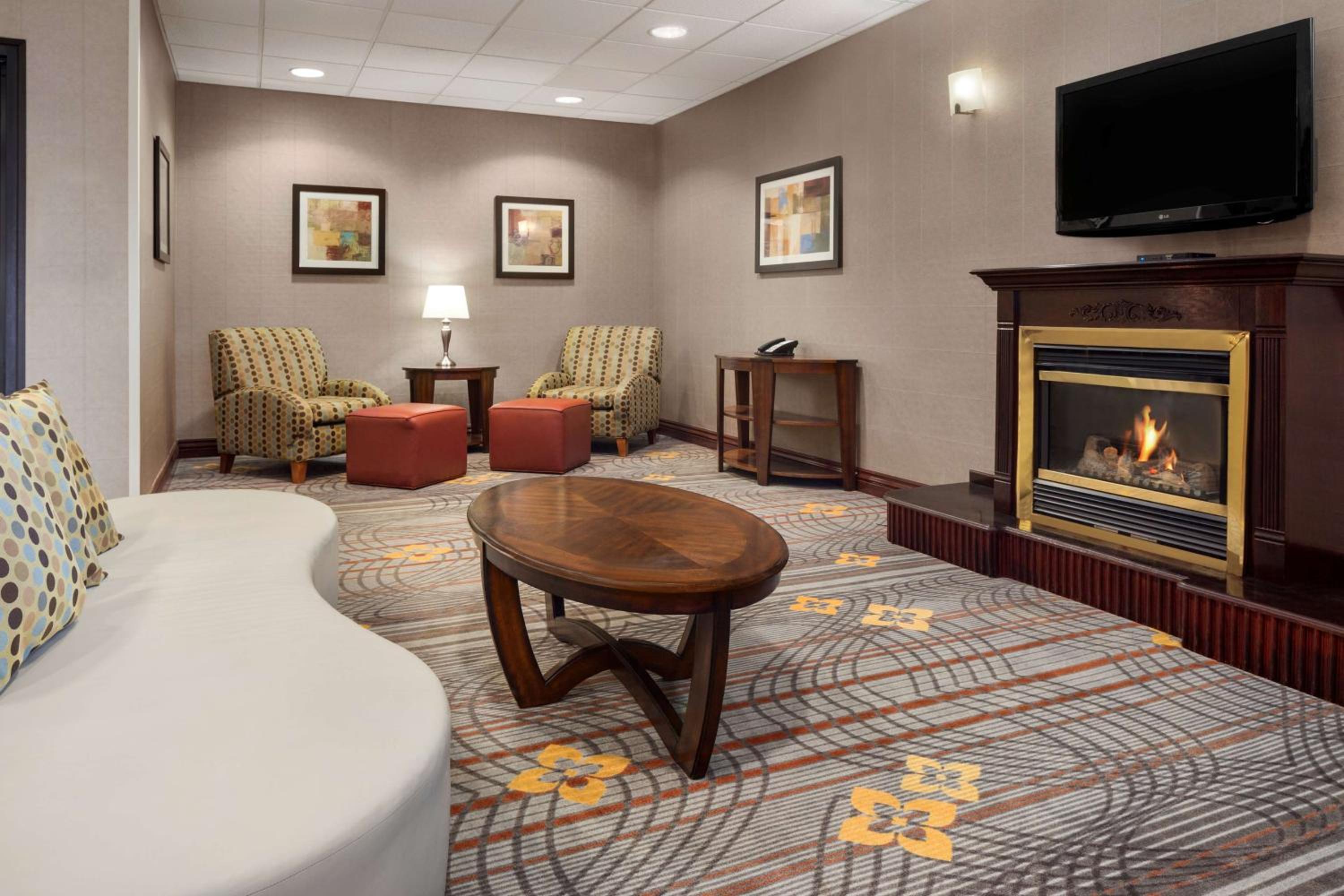 Detroit Vacations - Hampton Inn  Suites Detroit Sterling Heights - Property Image 4