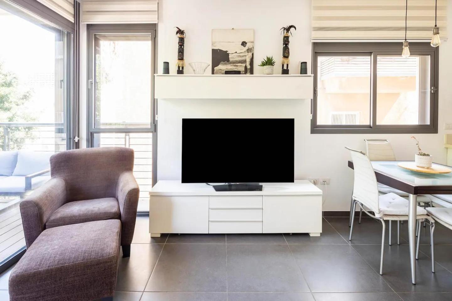 Luxury Oasis Tel Aviv Beach with Mamad view 5