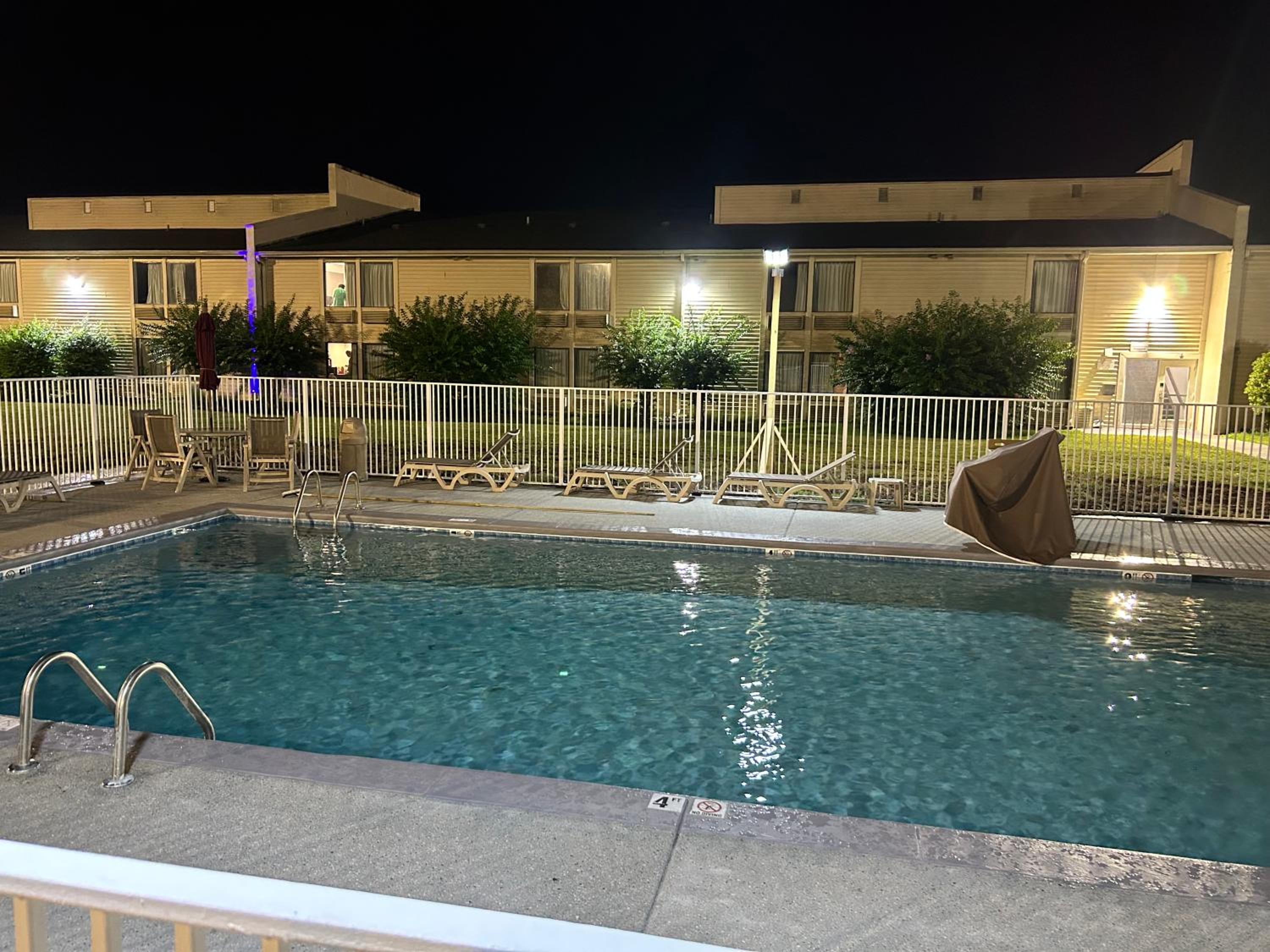 Motel 6-Greensboro, NC - Airport