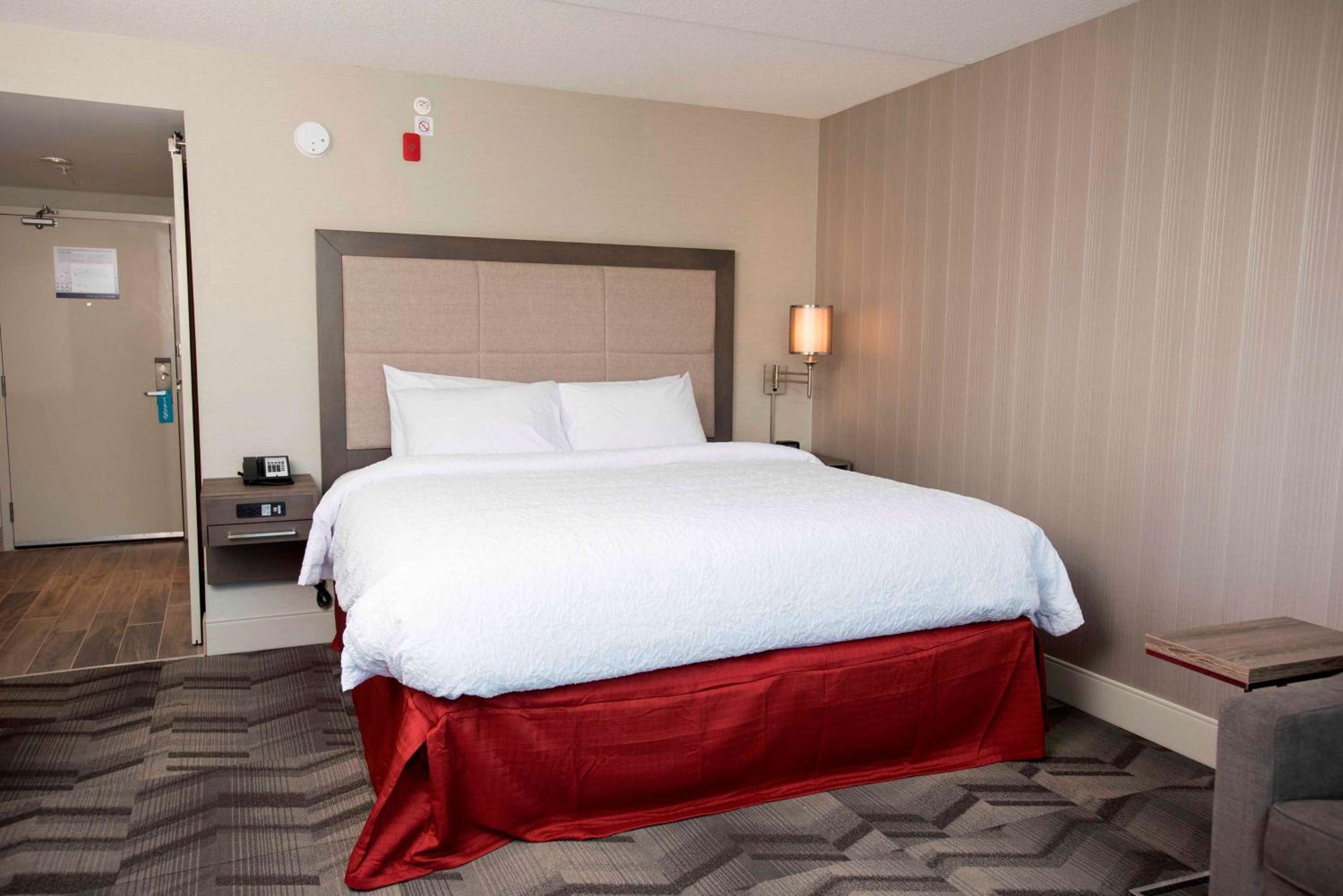 Thunder Bay Vacations - Hampton Inn Suites by Hilton Thunder Bay - Property Image 2