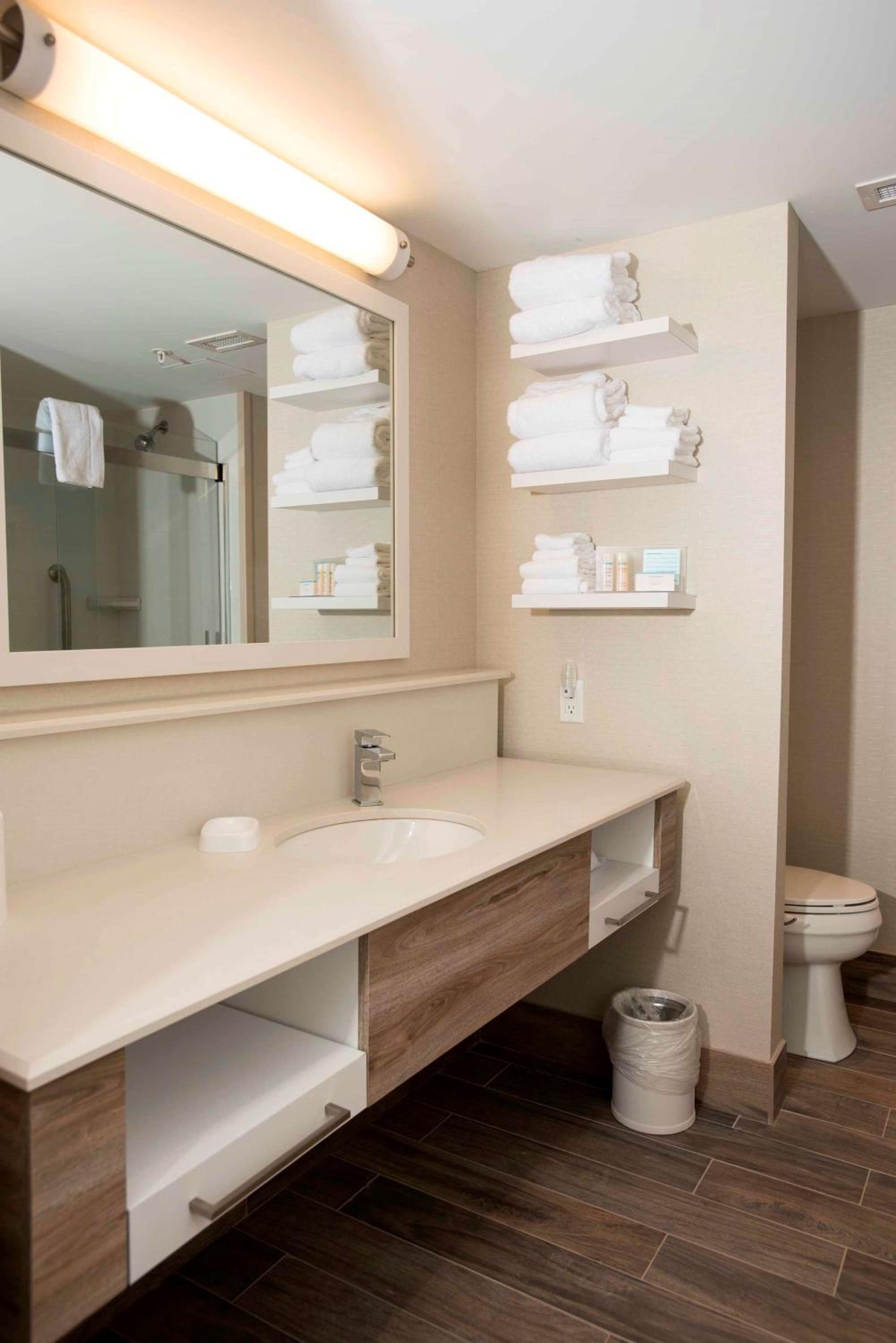 Thunder Bay Vacations - Hampton Inn Suites by Hilton Thunder Bay - Property Image 3