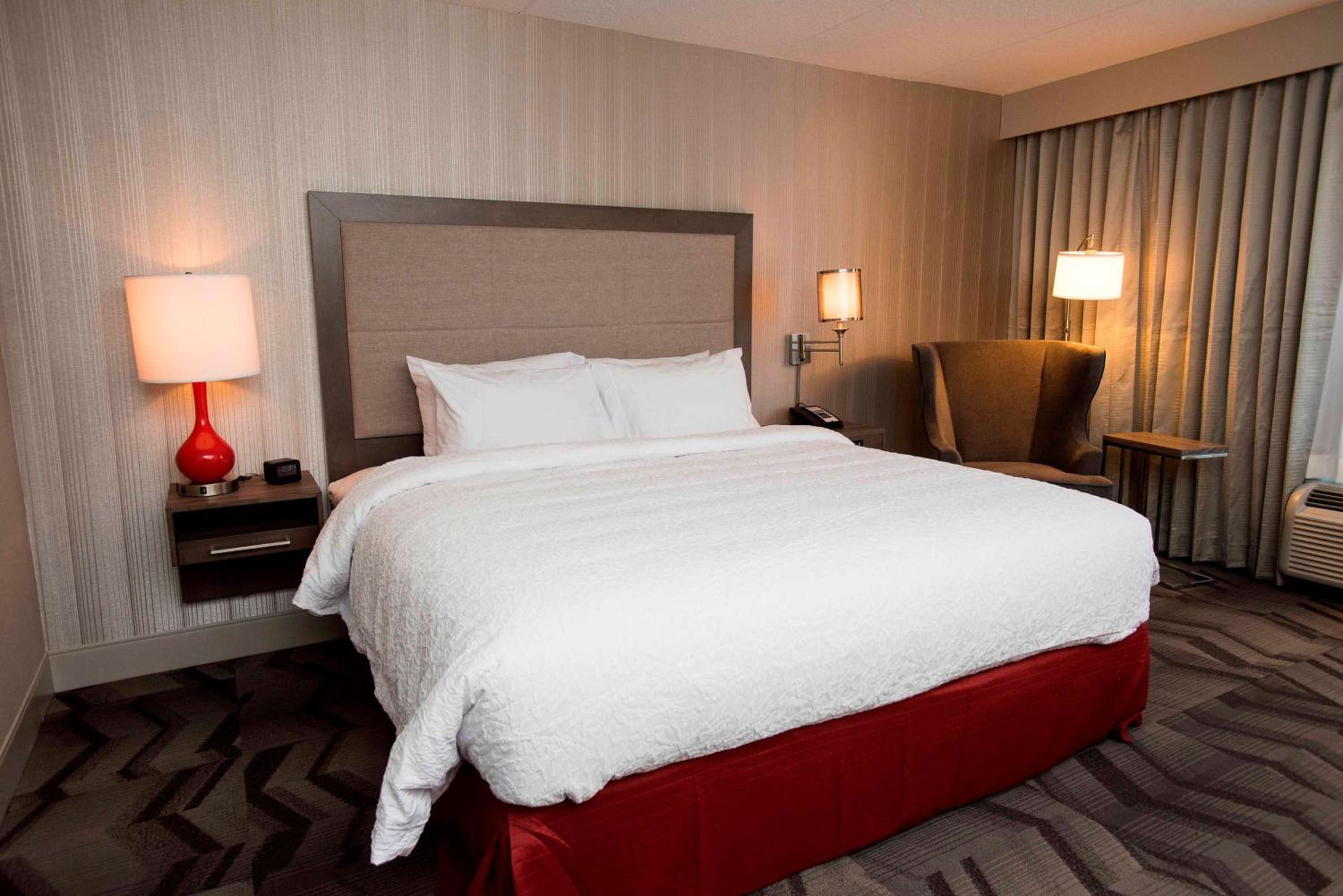 Thunder Bay Vacations - Hampton Inn Suites by Hilton Thunder Bay - Property Image 1