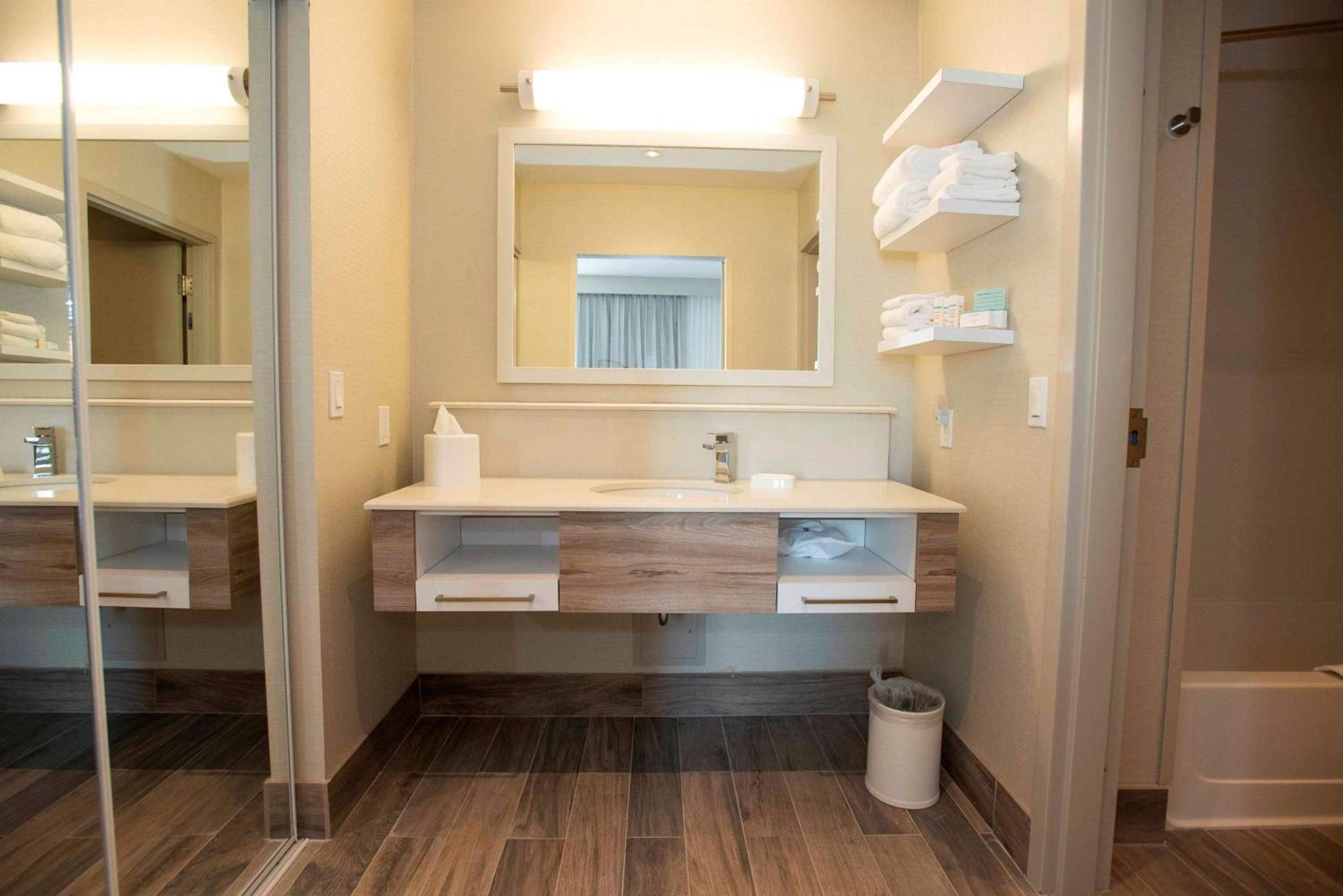 Thunder Bay Vacations - Hampton Inn Suites by Hilton Thunder Bay - Property Image 18
