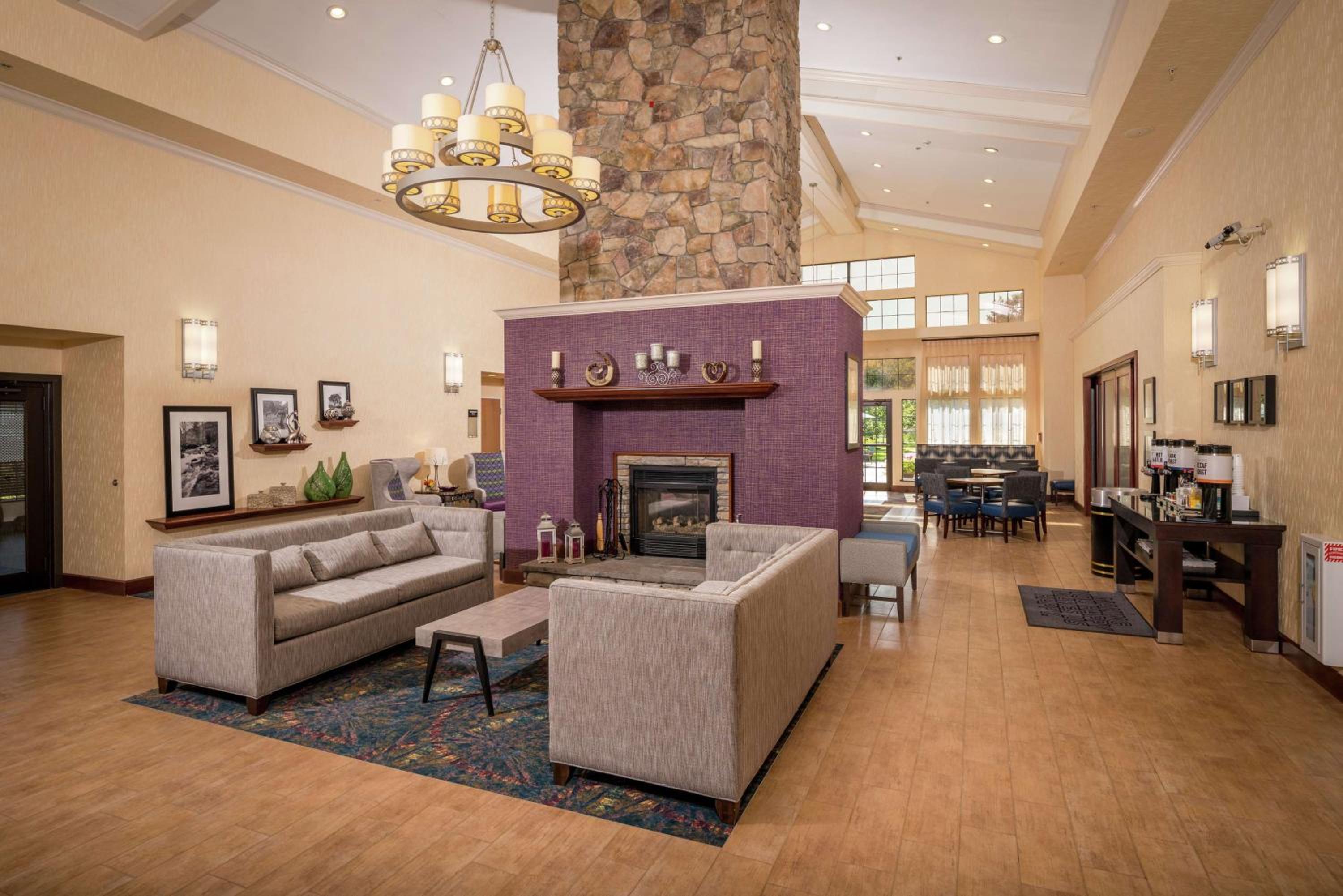 Binghamton Vacations - Hampton Inn  Suites Binghamton/Vestal - Property Image 4