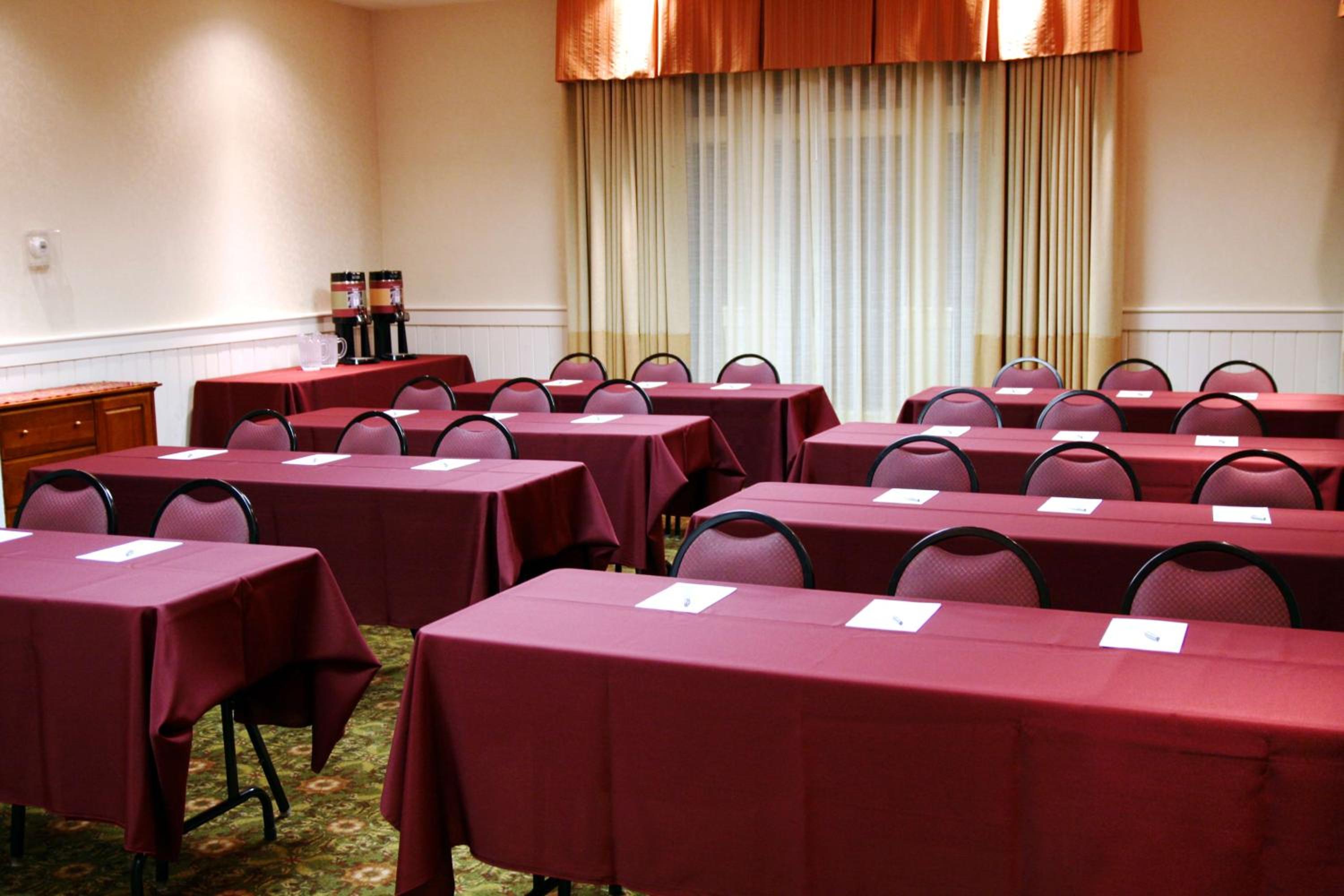 Hampton Inn  Suites Binghamton/Vestal - Property Image 10