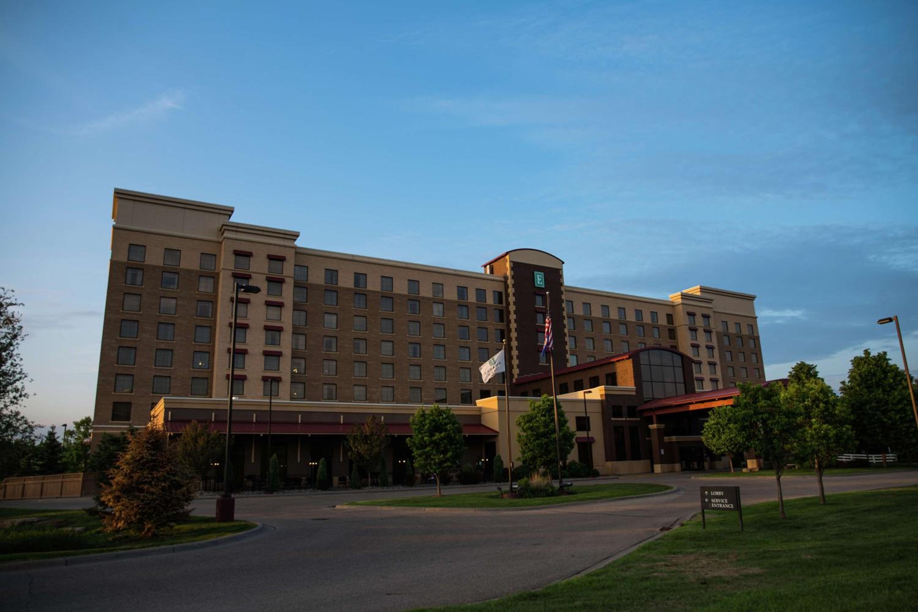 Minneapolis / St Paul Vacations - Embassy Suites by Hilton Minneapolis North - Property Image 1