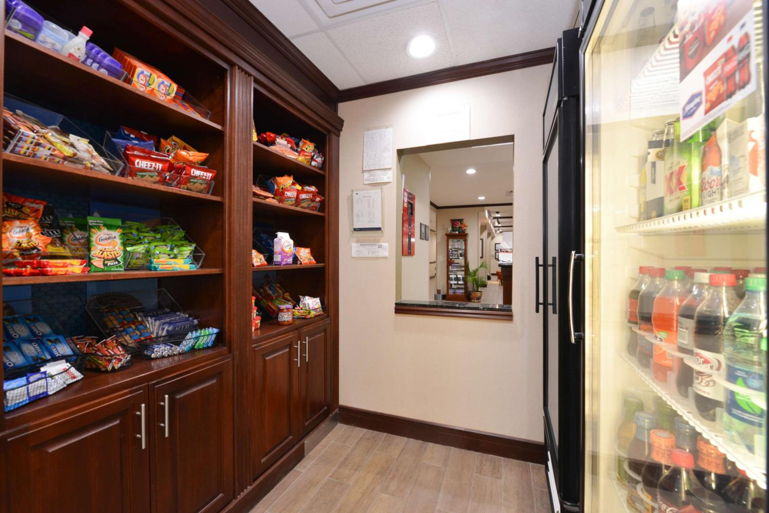 Alpine Vacations - Hampton Inn Alpine - Property Image 4