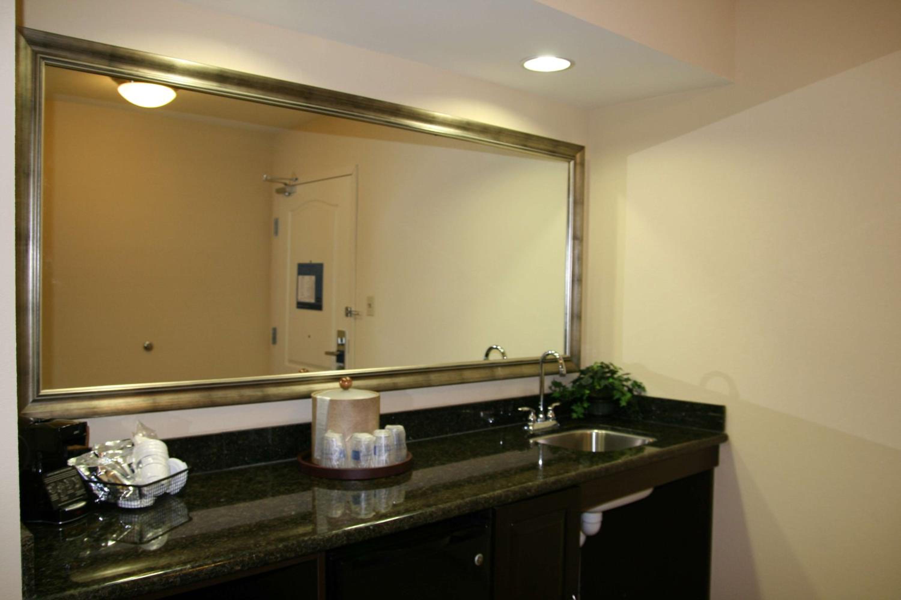 Alpine Vacations - Hampton Inn Alpine - Property Image 4