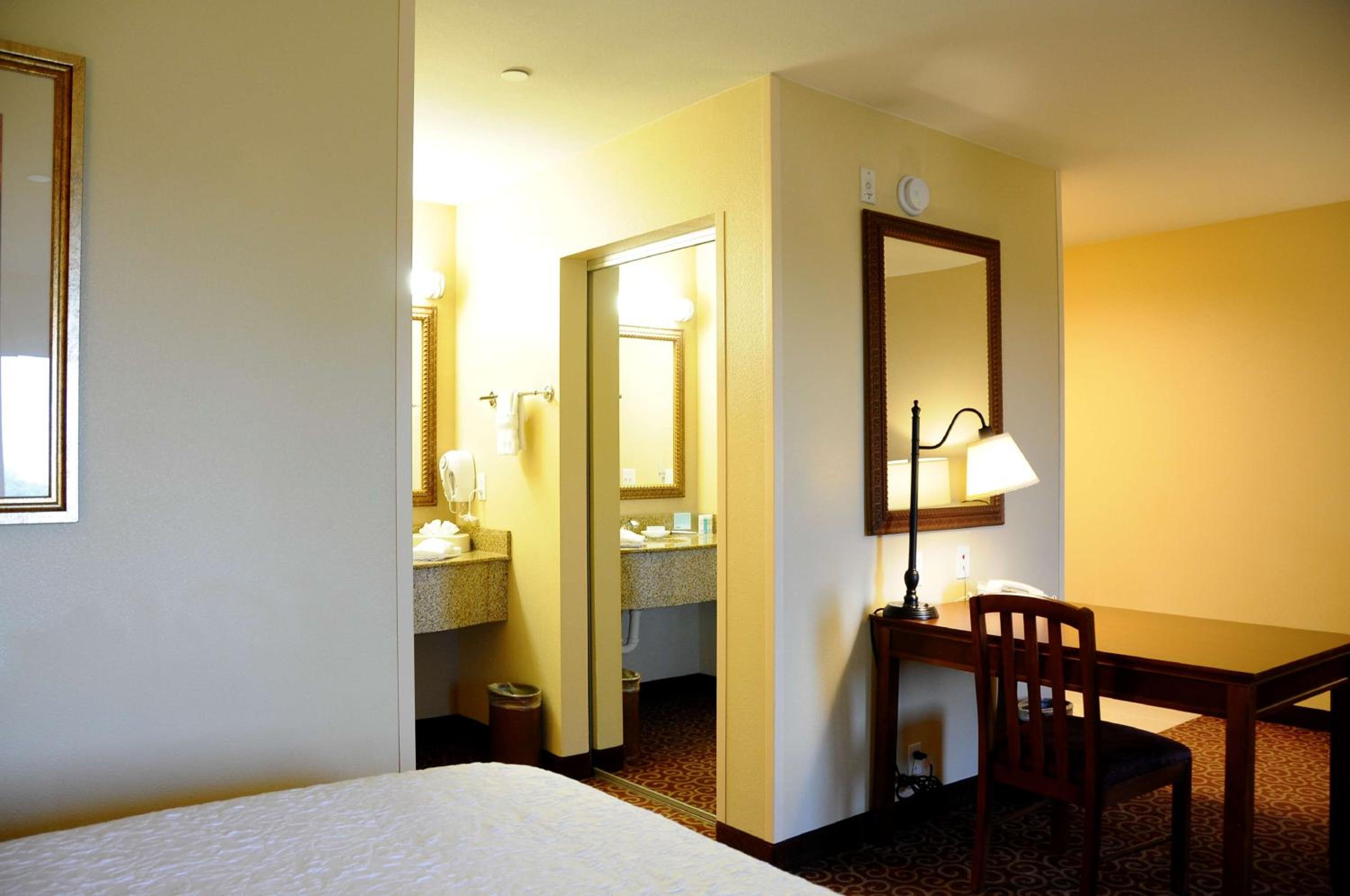 Red Bluff Vacations - Hampton Inn  Suites Red Bluff - Property Image 6