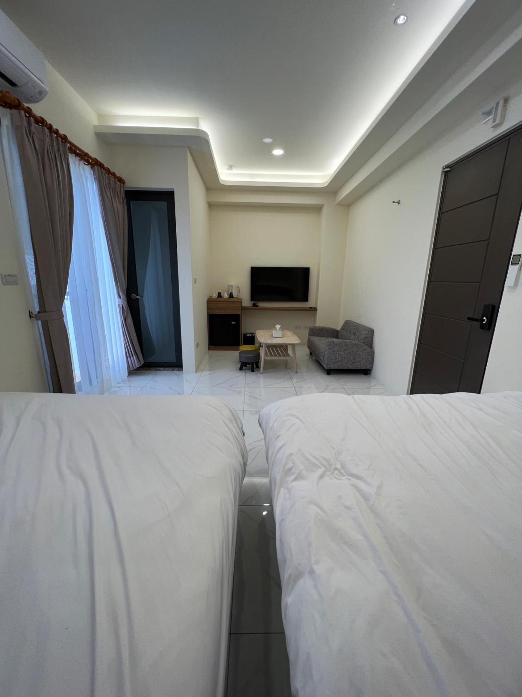 Hualien Leo and Alley Elevator B&B view 3