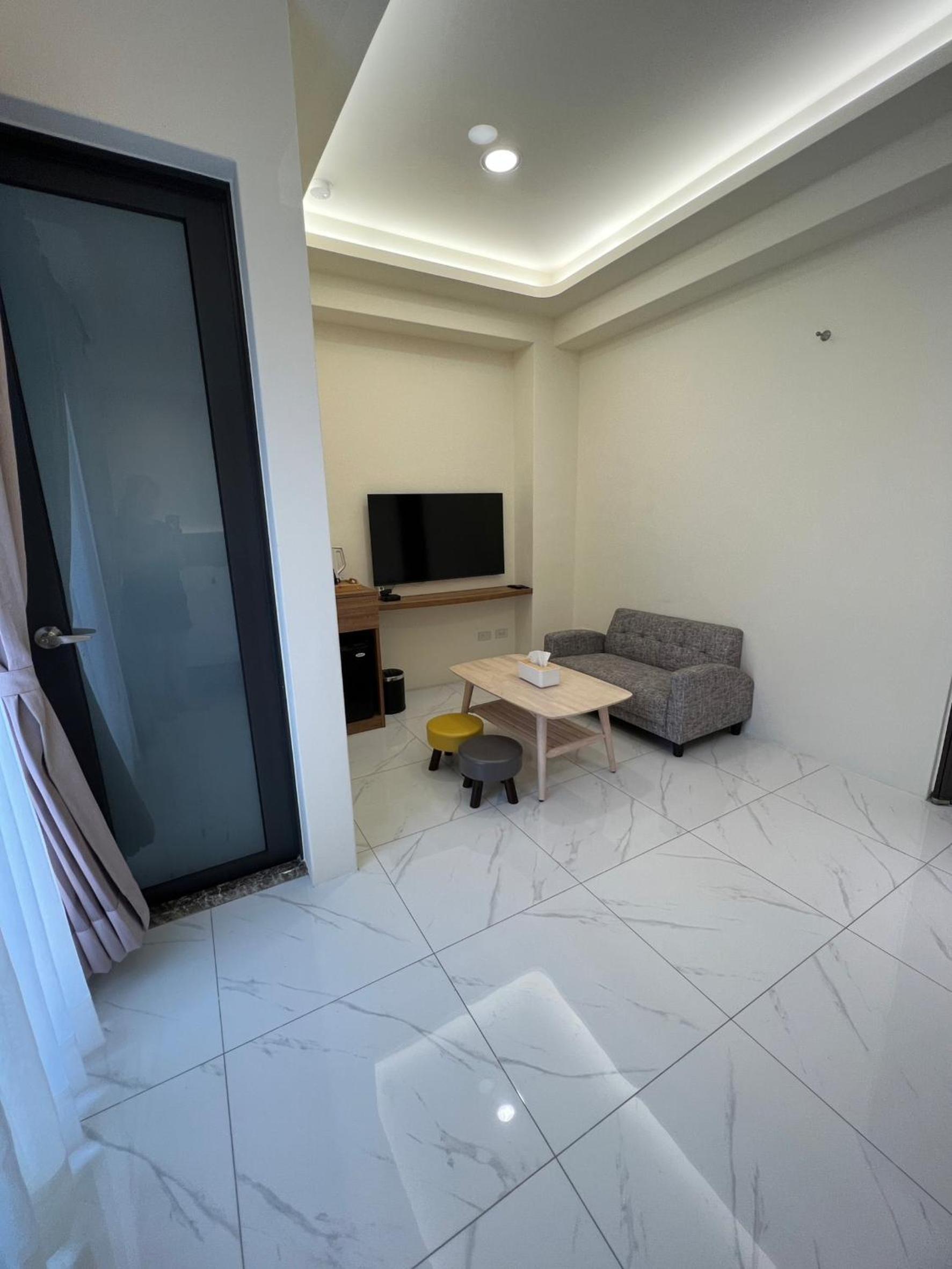 Hualien Leo and Alley Elevator B&B view 5