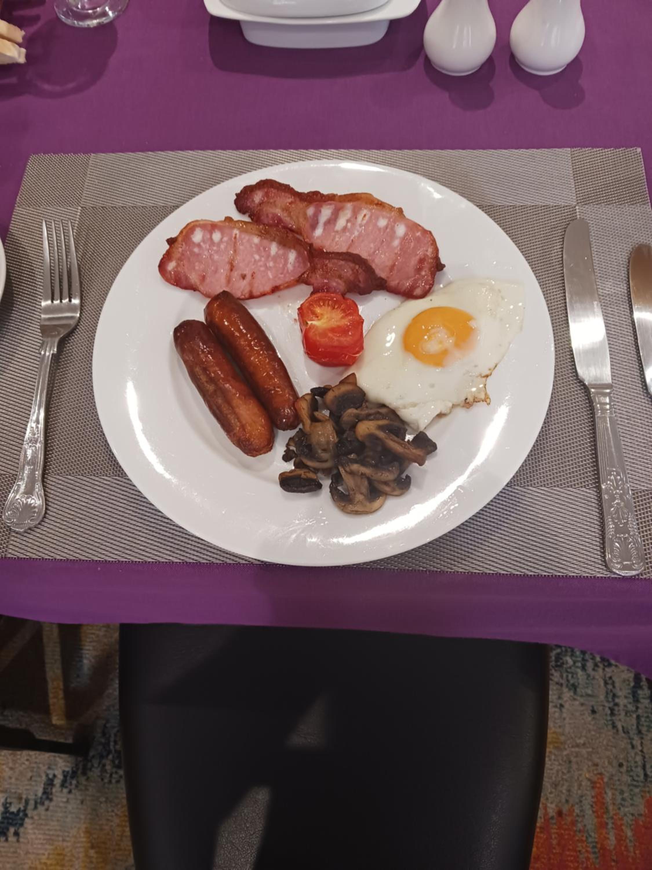 BODLONDEB CASTLE BED & BREAKFAST { CENTRAL LLANDUDNO}