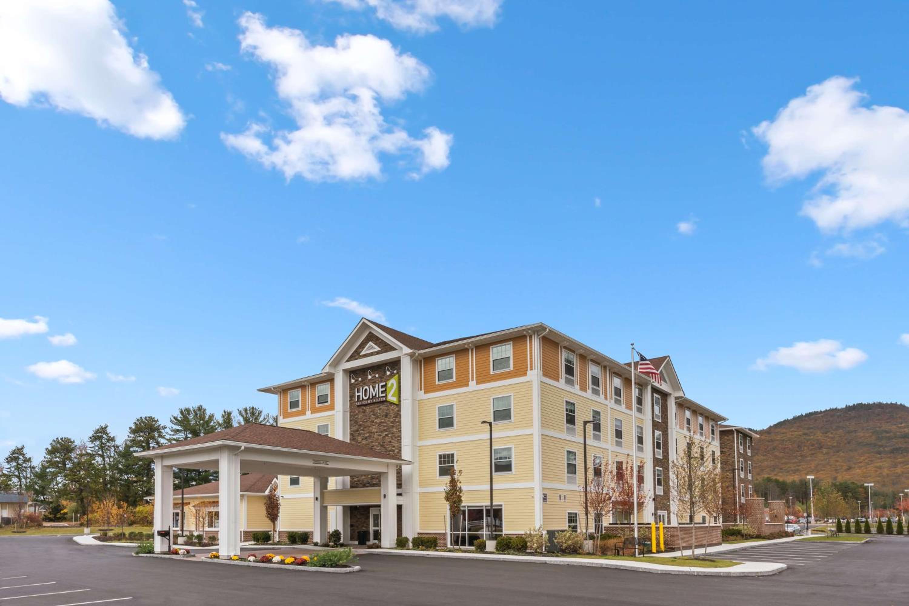 Hotel Home2 Suites By Hilton North Conway, NH - Image 1