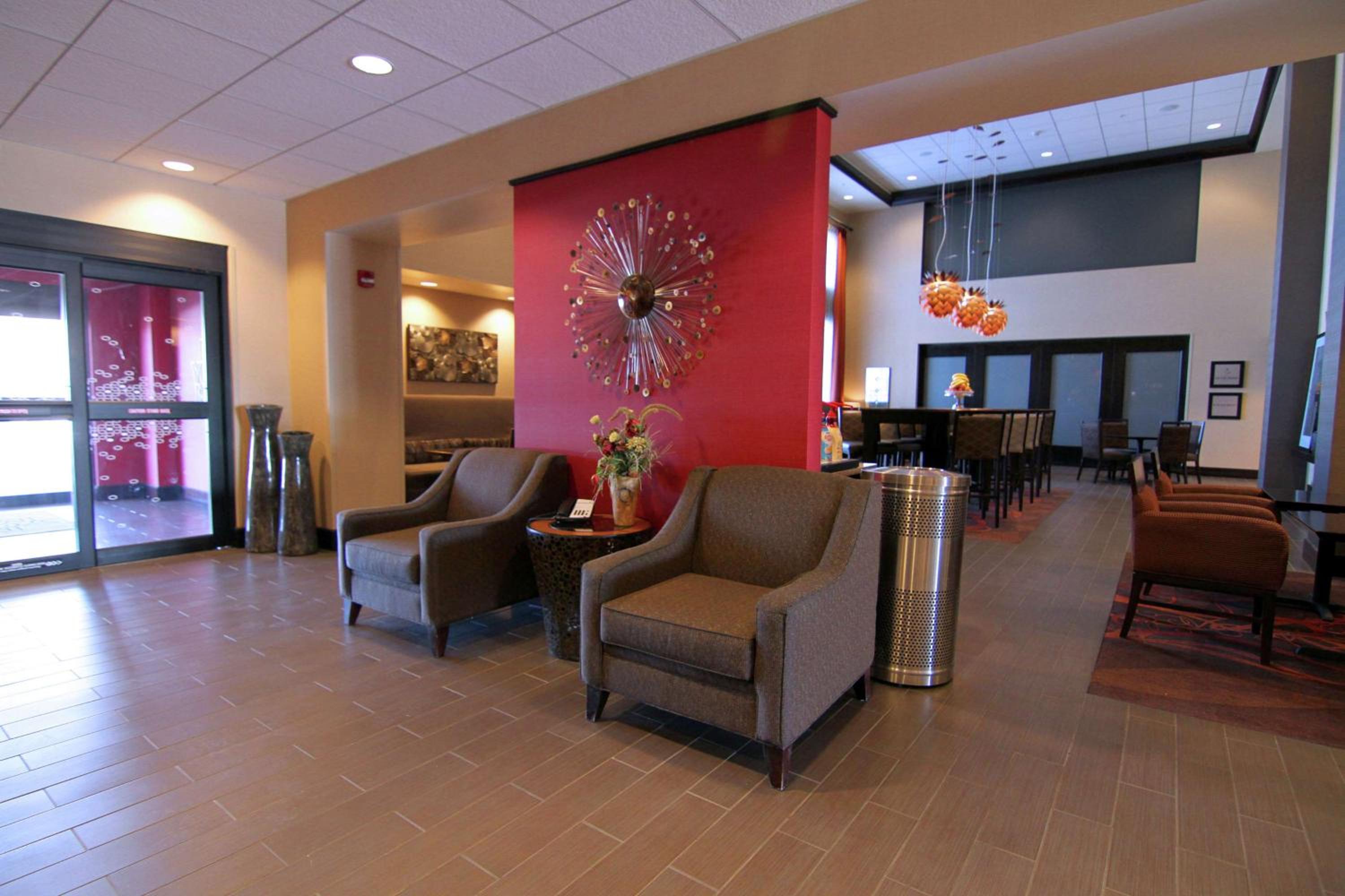Hotel Hampton Inn & Suites Grand Forks - Image 1