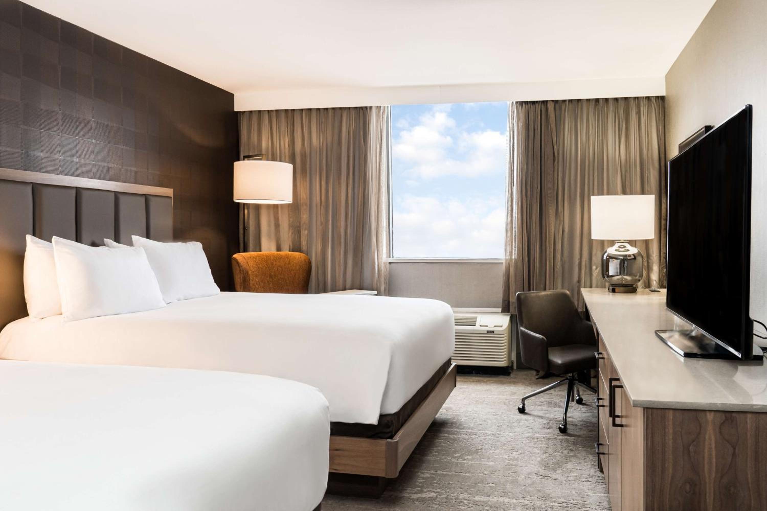 Kitchener Vacations - DoubleTree by Hilton Kitchener - Property Image 12