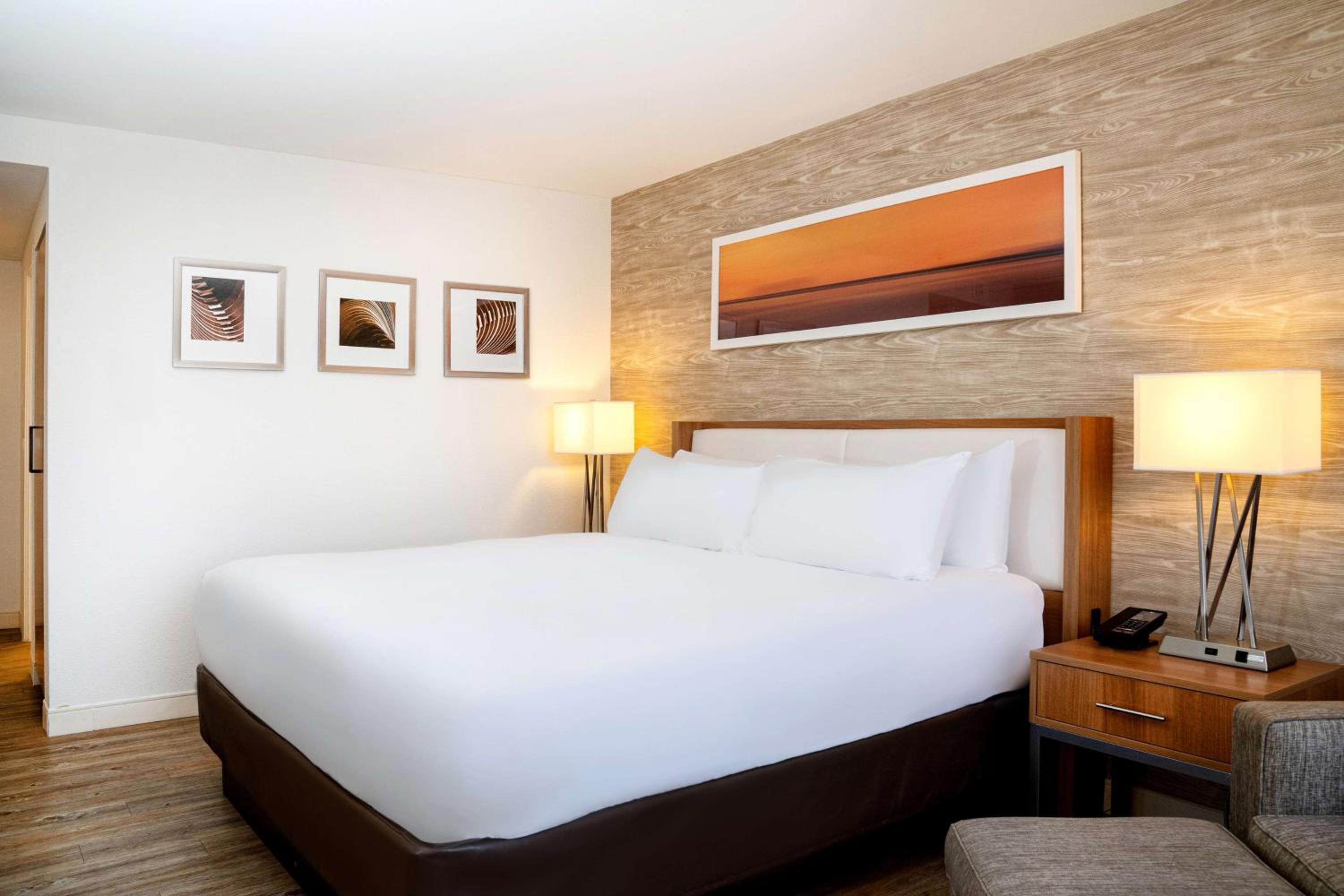 Kitchener Vacations - DoubleTree by Hilton Kitchener - Property Image 14