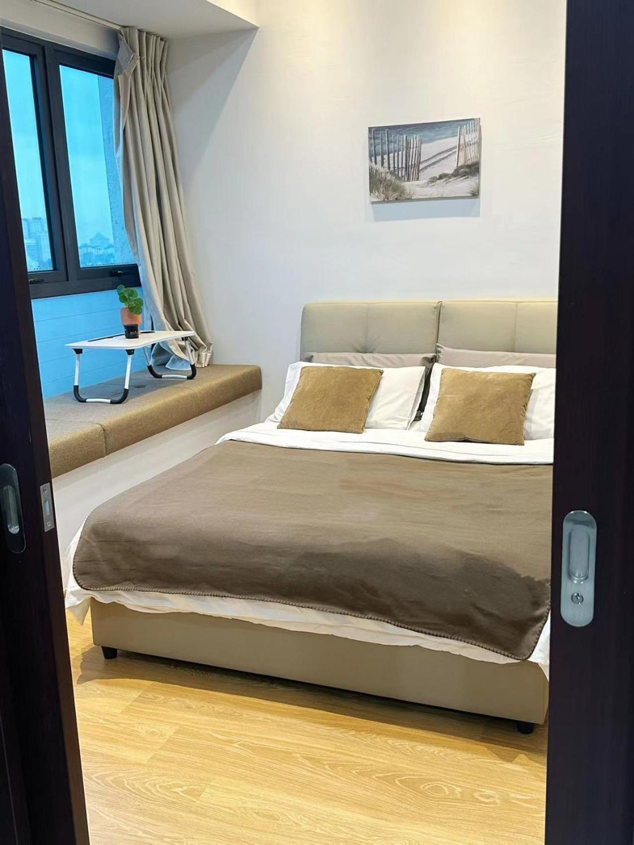City Area High Rise Studio Apartment 4K Netflix
