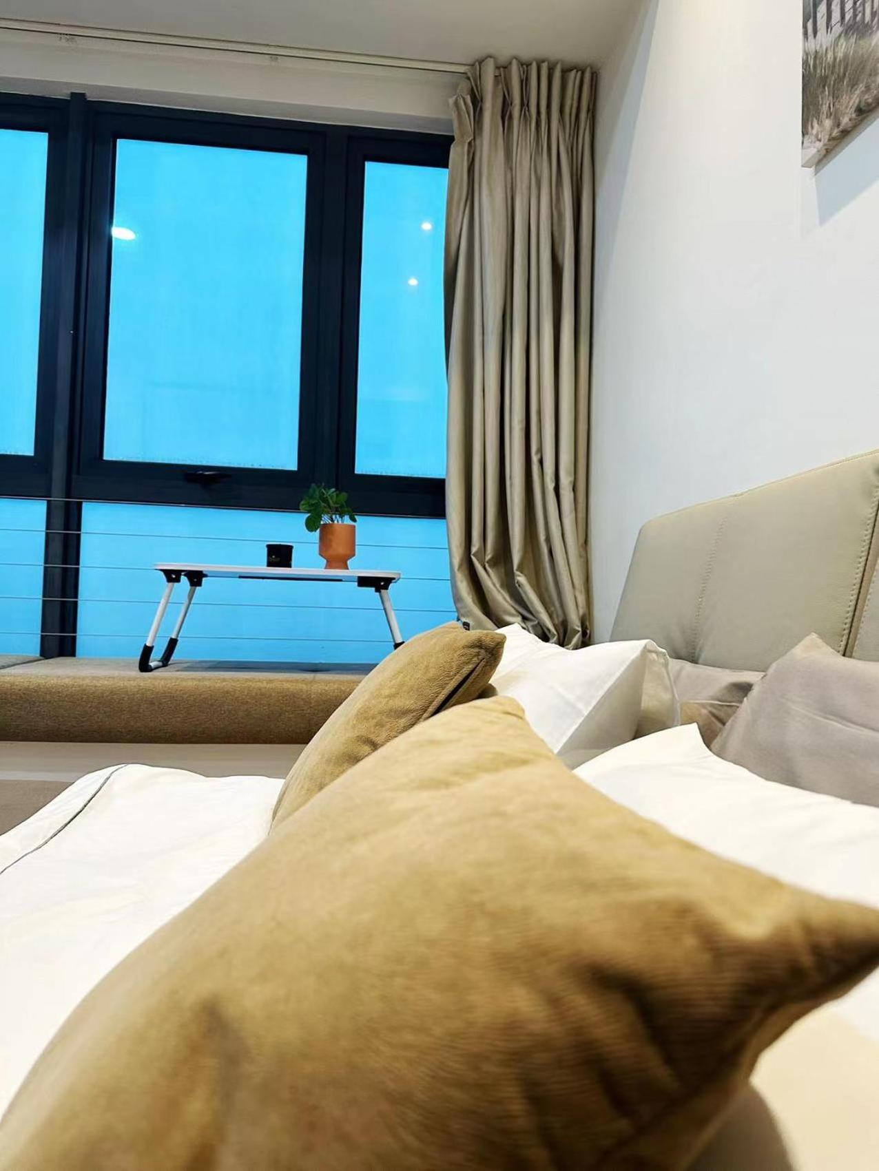 City Area High Rise Studio Apartment 4K Netflix