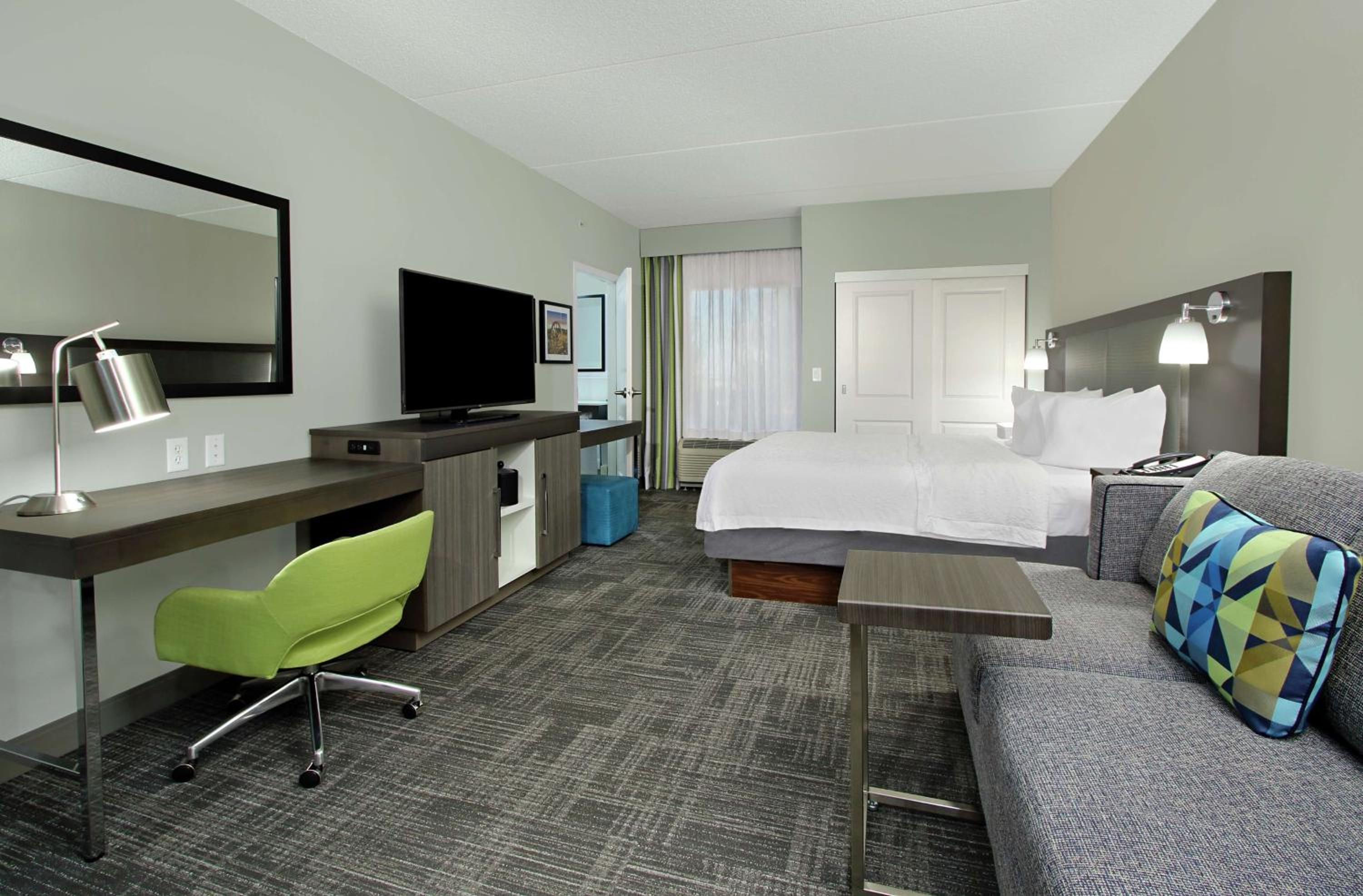 Hagerstown Vacations - Hampton Inn Hagerstown-Maugansville - Property Image 2