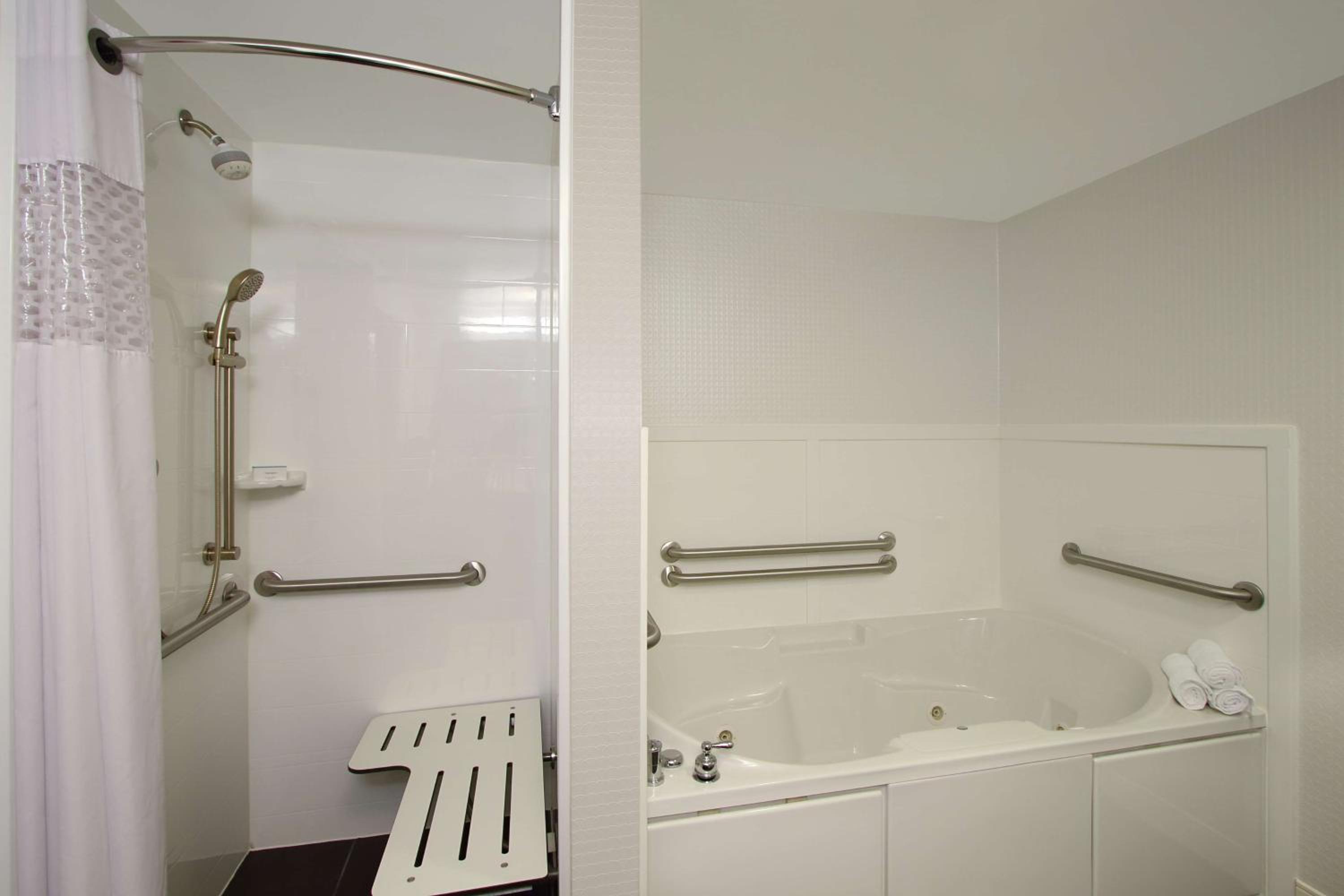 Hagerstown Vacations - Hampton Inn Hagerstown-Maugansville - Property Image 3