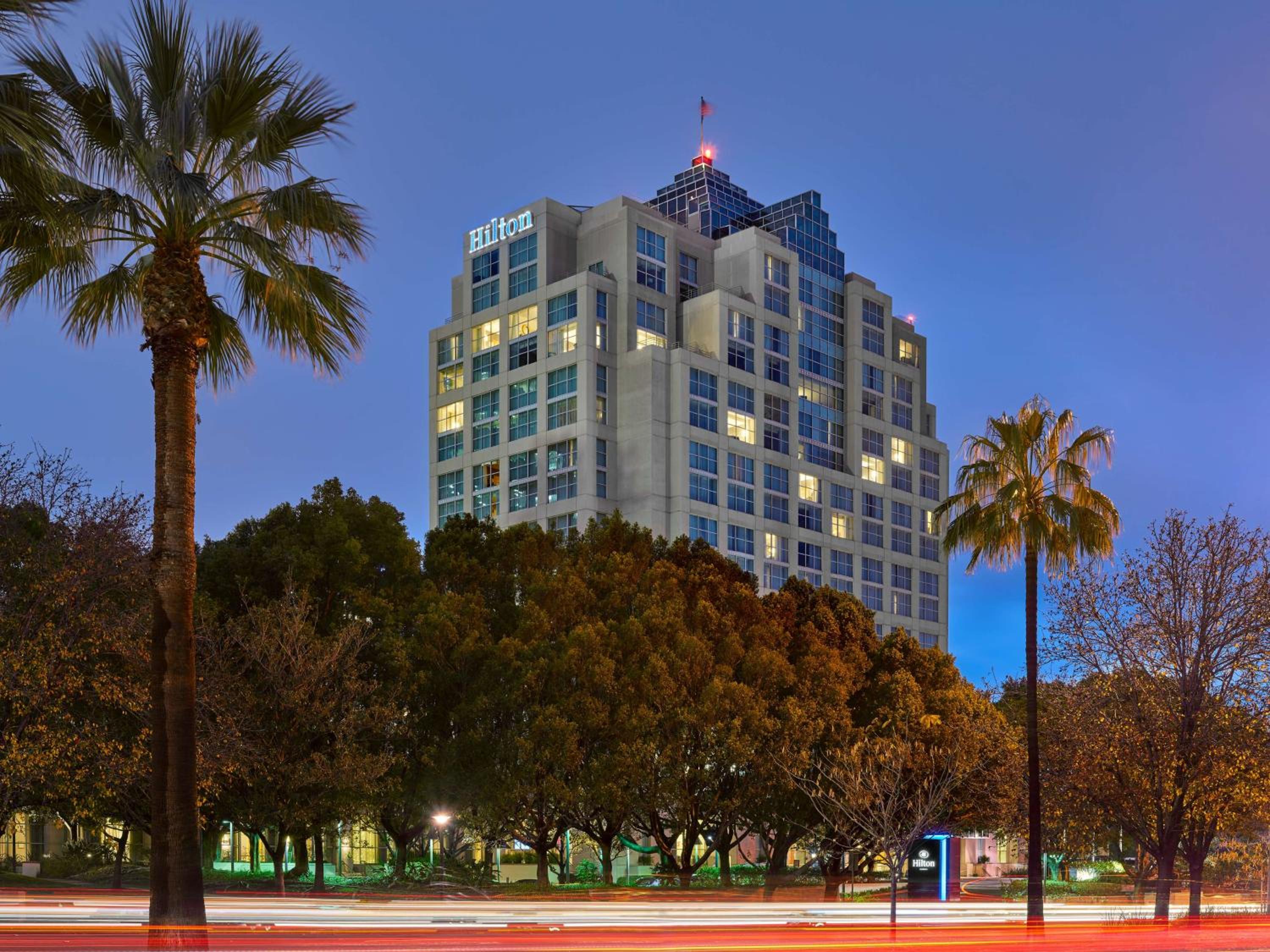 Hilton Los Angeles North-Glendale & Executive Meeting Center view 3