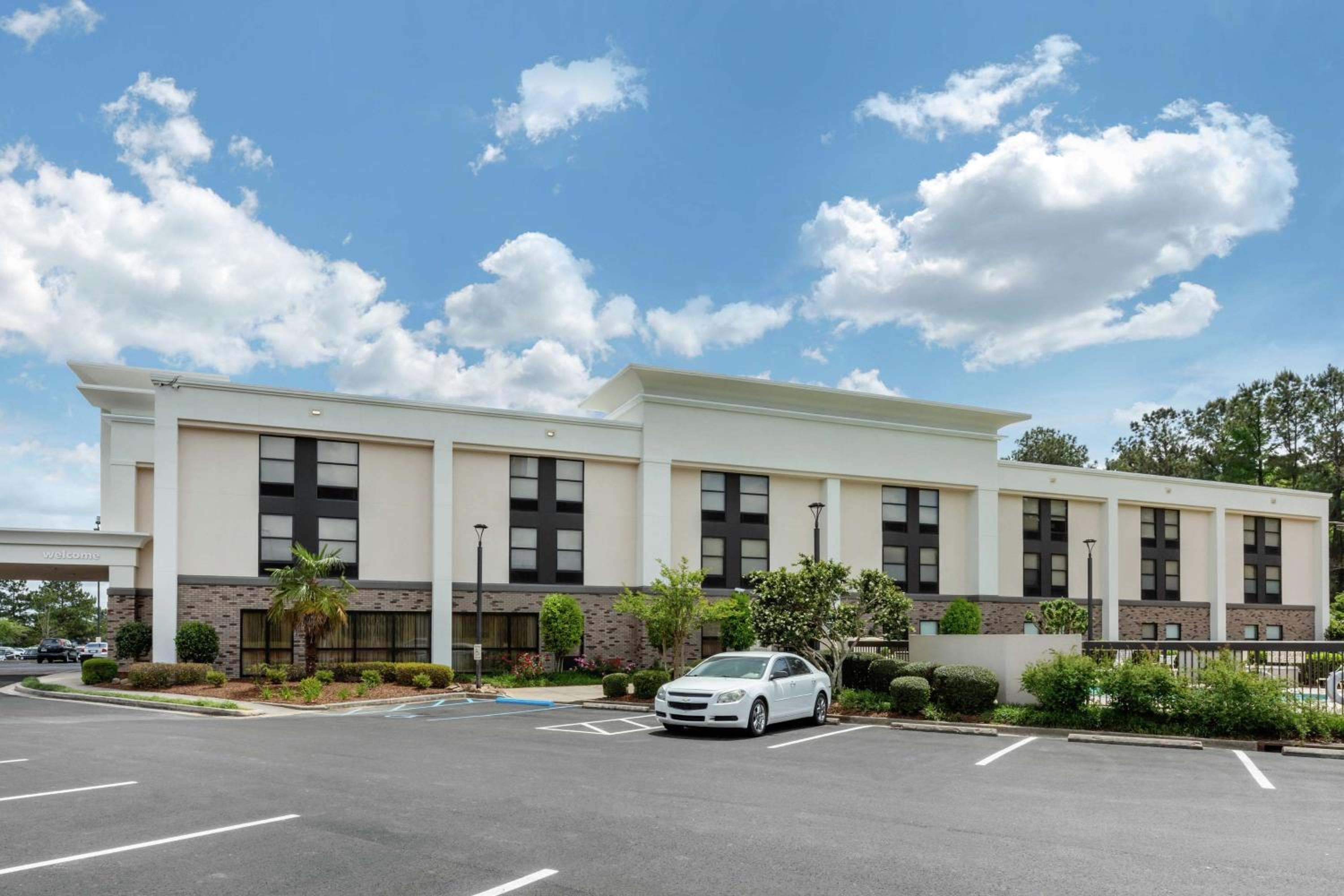 McComb Vacations - Hampton Inn Brookhaven - Property Image 1