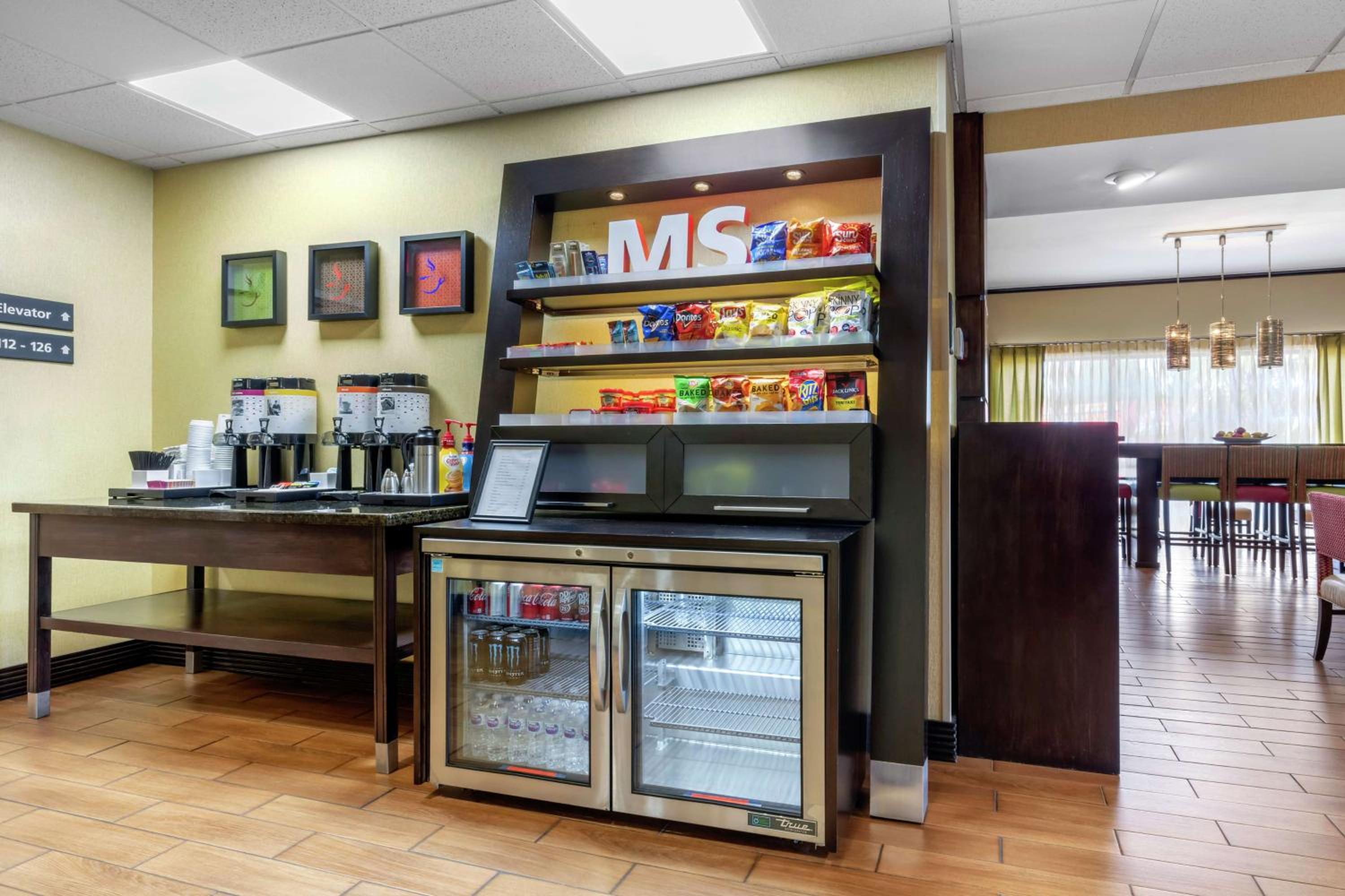 Hampton Inn Brookhaven - Property Image 17