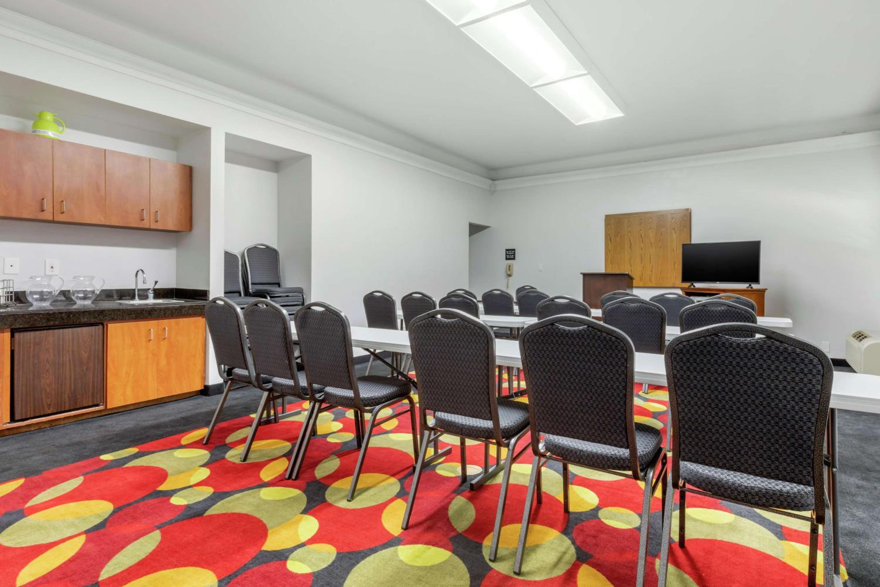 Hampton Inn Brookhaven - Property Image 12