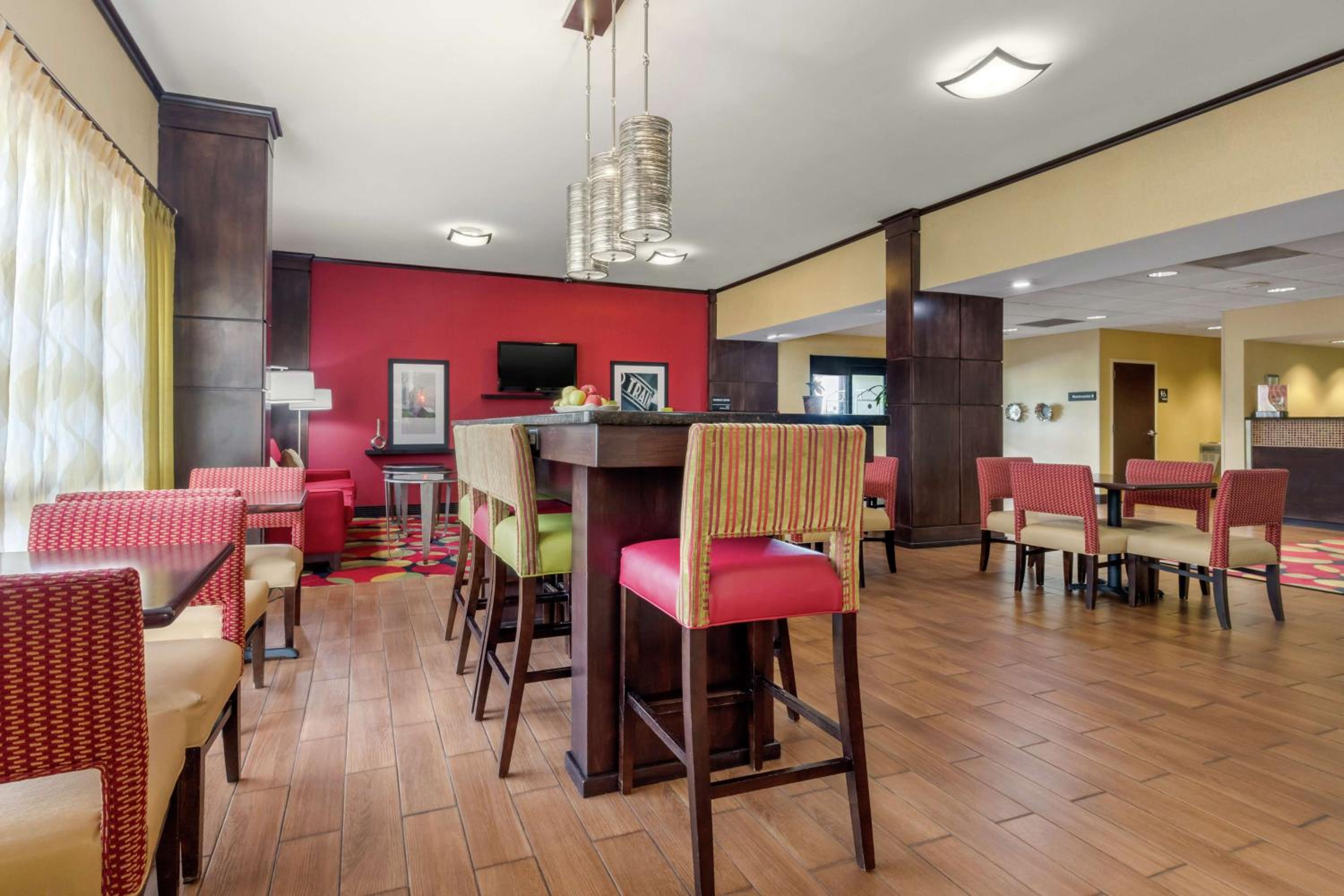Hampton Inn Brookhaven - Property Image 2