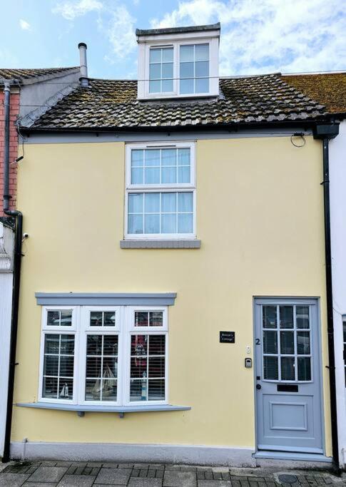 Bosun`s Cottage Luxury stay in the heart of town