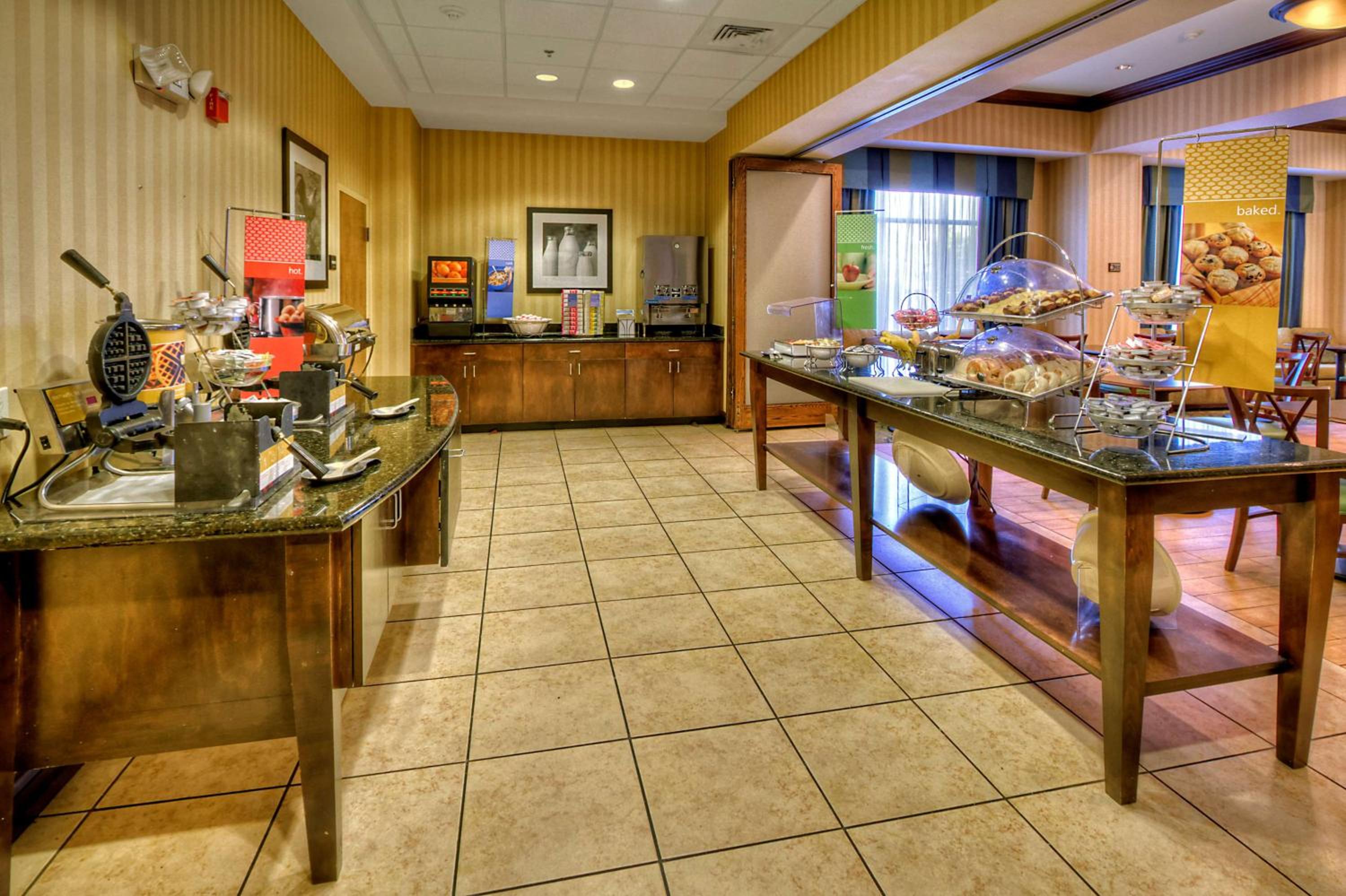 Roanoke Rapids Vacations - Hampton Inn Roanoke Rapids - Property Image 13
