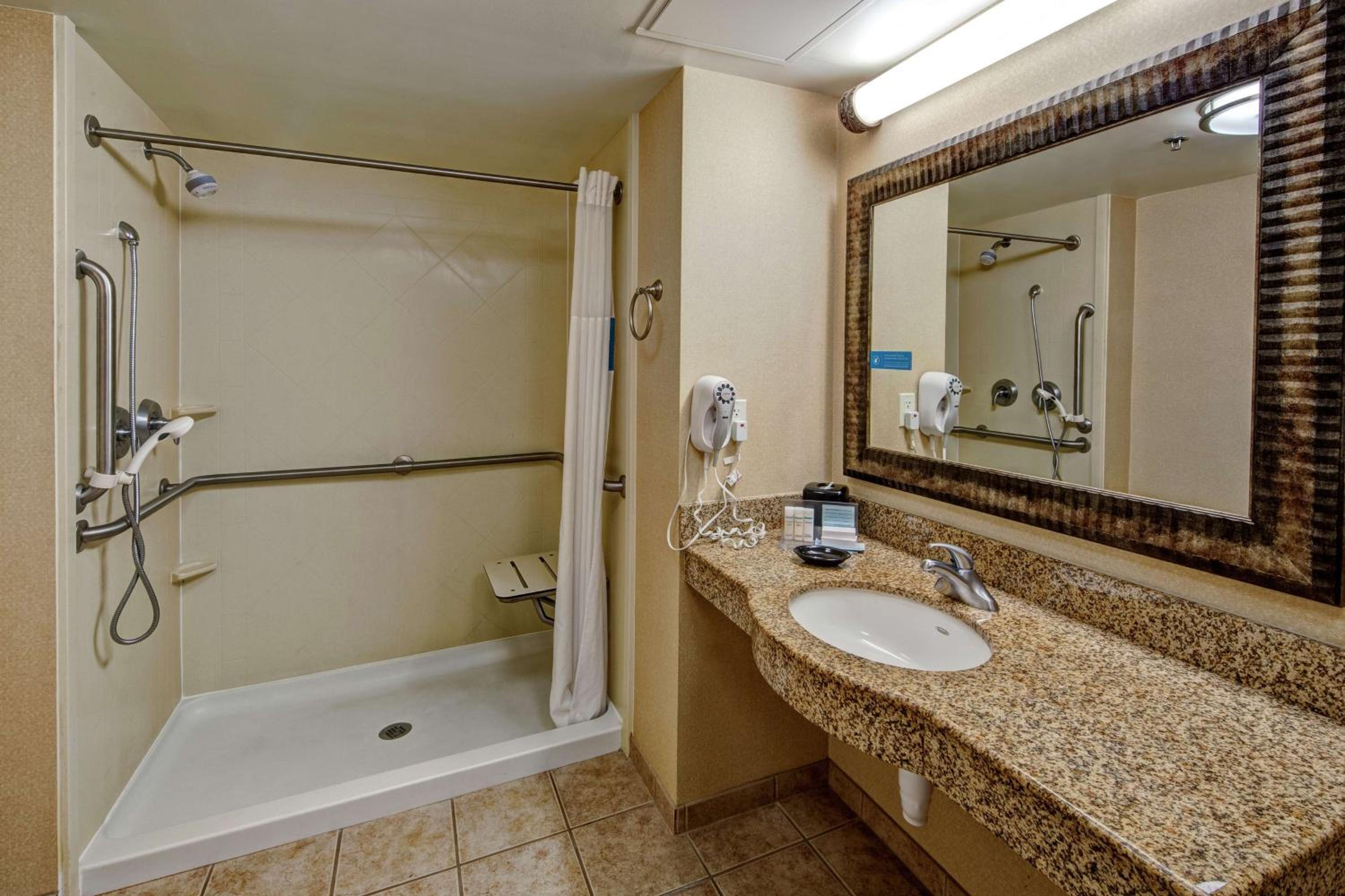 Roanoke Rapids Vacations - Hampton Inn Roanoke Rapids - Property Image 24