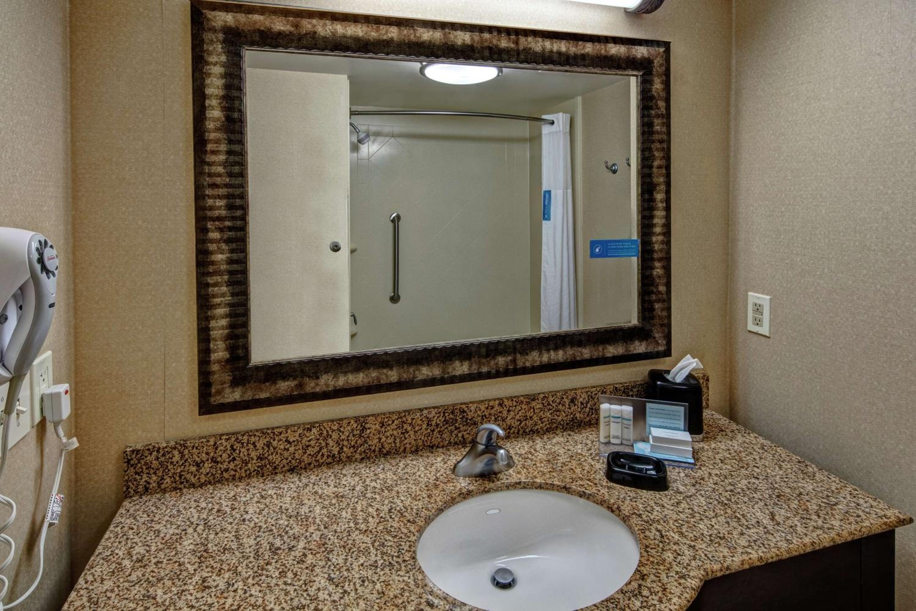 Roanoke Rapids Vacations - Hampton Inn Roanoke Rapids - Property Image 25